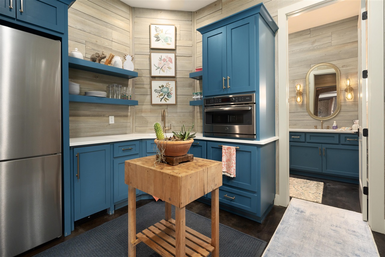 Bowling Green, Kentucky, 42103, United States, 5 Bedrooms Bedrooms, ,5 BathroomsBathrooms,Residential,For Sale,1986458