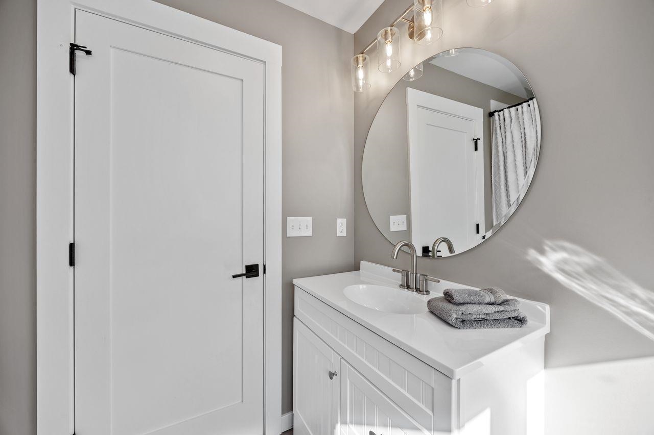 Conway, New Hampshire, 03860, United States, 4 Bedrooms Bedrooms, ,5 BathroomsBathrooms,Residential,For Sale,1991555