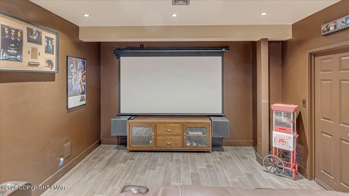 East Stroudsburg, Pennsylvania, 18302, United States, 5 Bedrooms Bedrooms, ,4 BathroomsBathrooms,Residential,For Sale,1980579