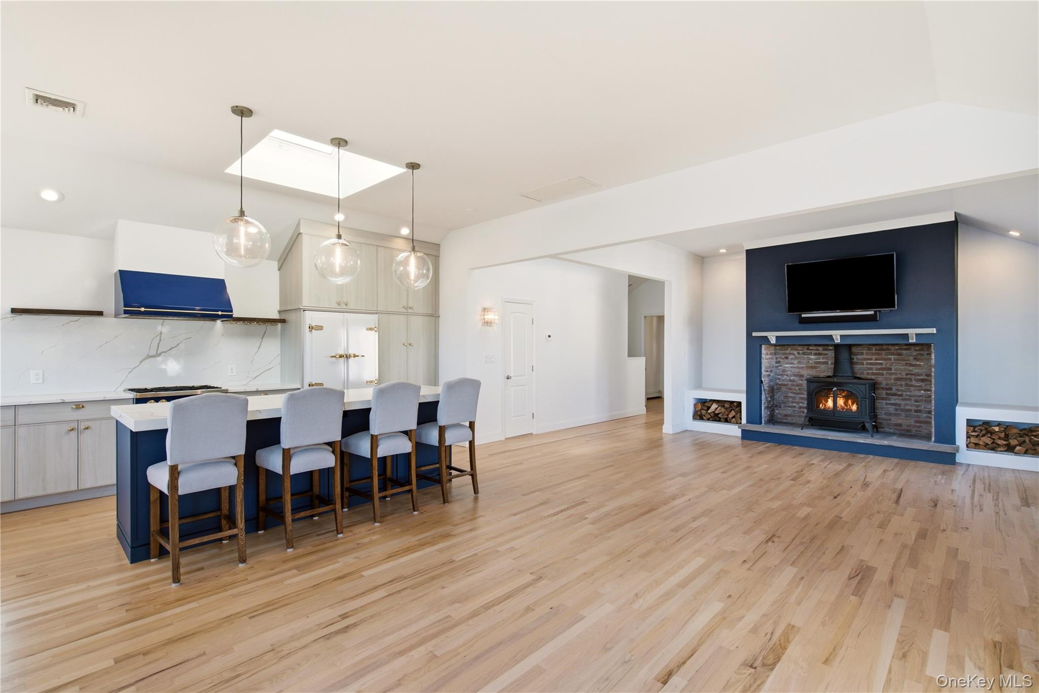  565 Mckinley Terrace, Centerport, NY, 11721 - 物件實景