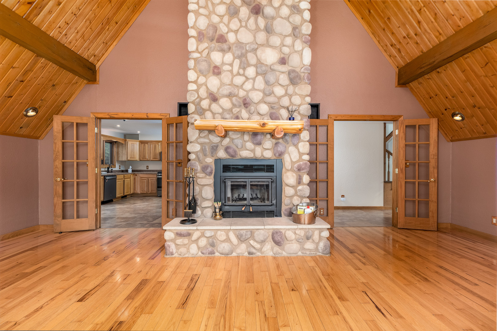 Ottawa, Illinois, 61350, United States, 3 Bedrooms Bedrooms, ,3 BathroomsBathrooms,Residential,For Sale,1957574