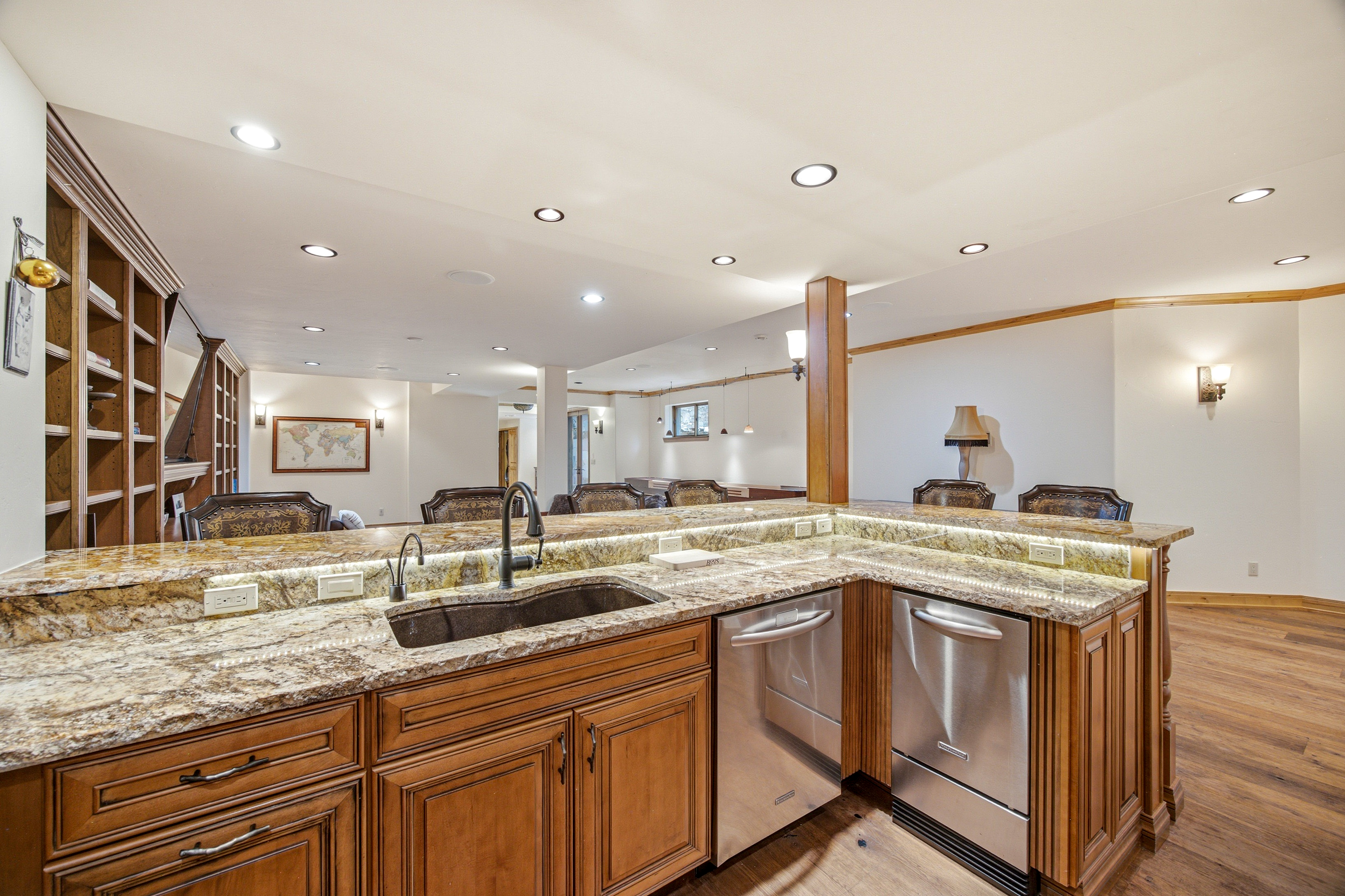  Custom-built, Single-family Home in the Exclusive Grand Traverse Neighborhood - 物件實景