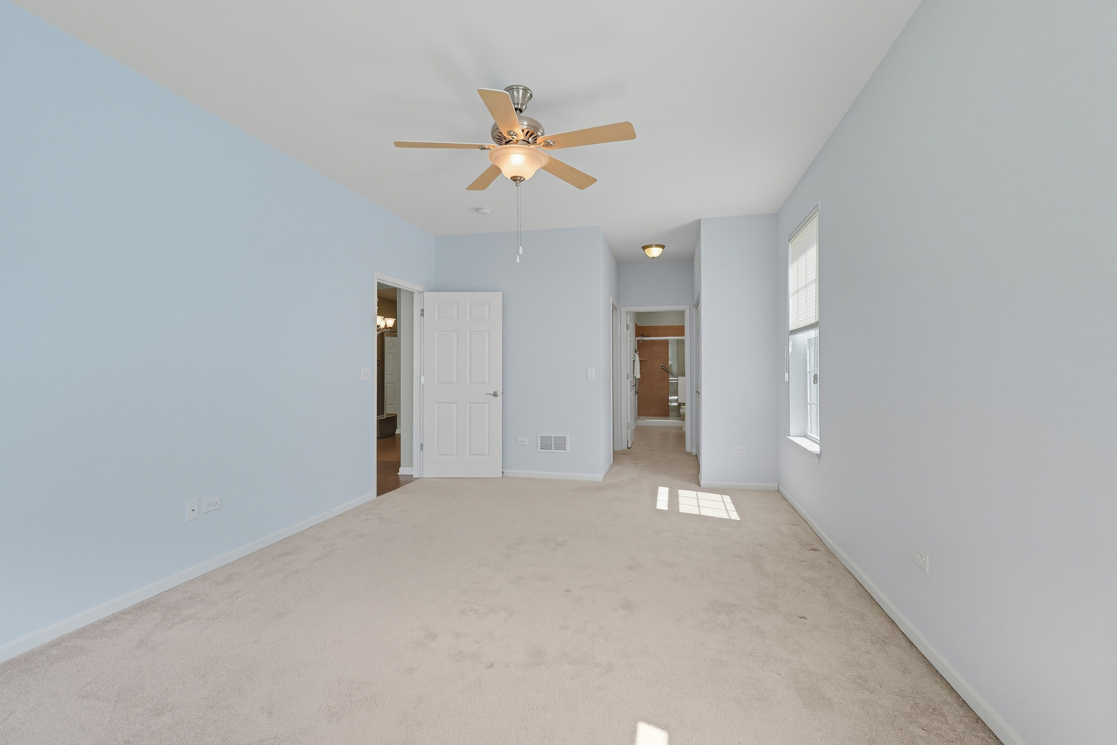 Naperville, Illinois, 60564, United States, 2 Bedrooms Bedrooms, ,2 BathroomsBathrooms,Residential,For Sale,1986332