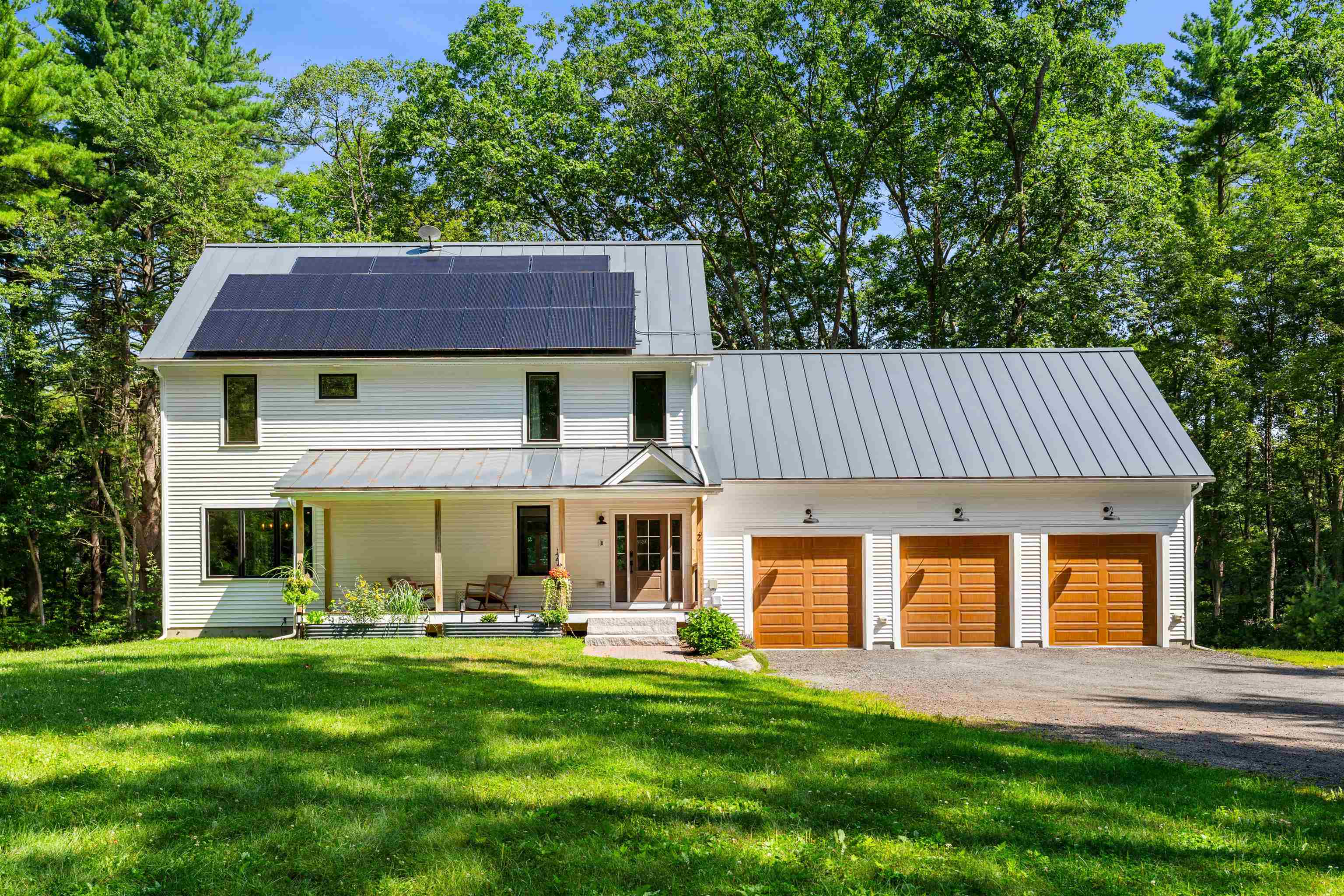 Hollis, New Hampshire, 03049, United States, 3 Bedrooms Bedrooms, ,3 BathroomsBathrooms,Residential,For Sale,1907073
