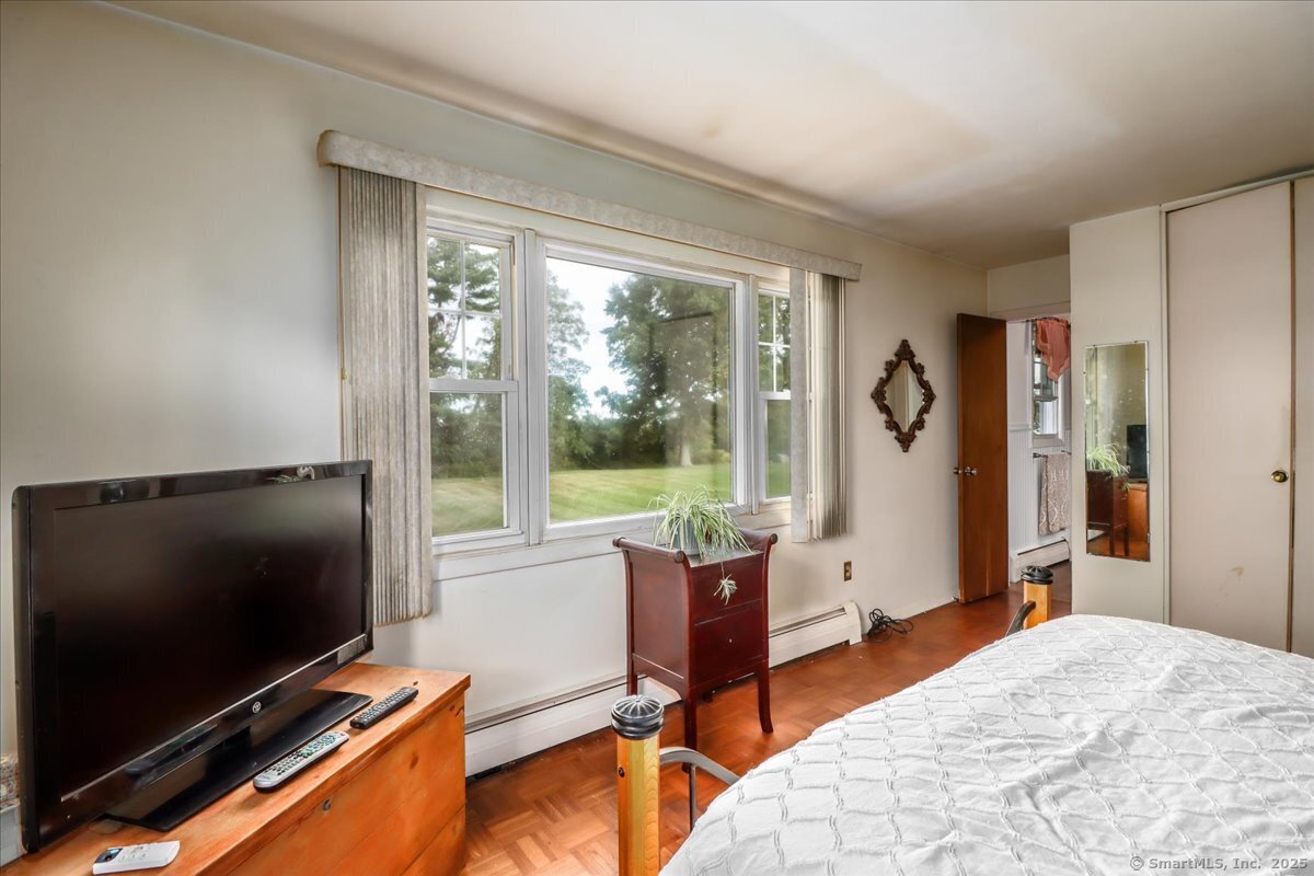 Brookfield, Connecticut, 06804, United States, 3 Bedrooms Bedrooms, ,3 BathroomsBathrooms,Residential,For Sale,1948601