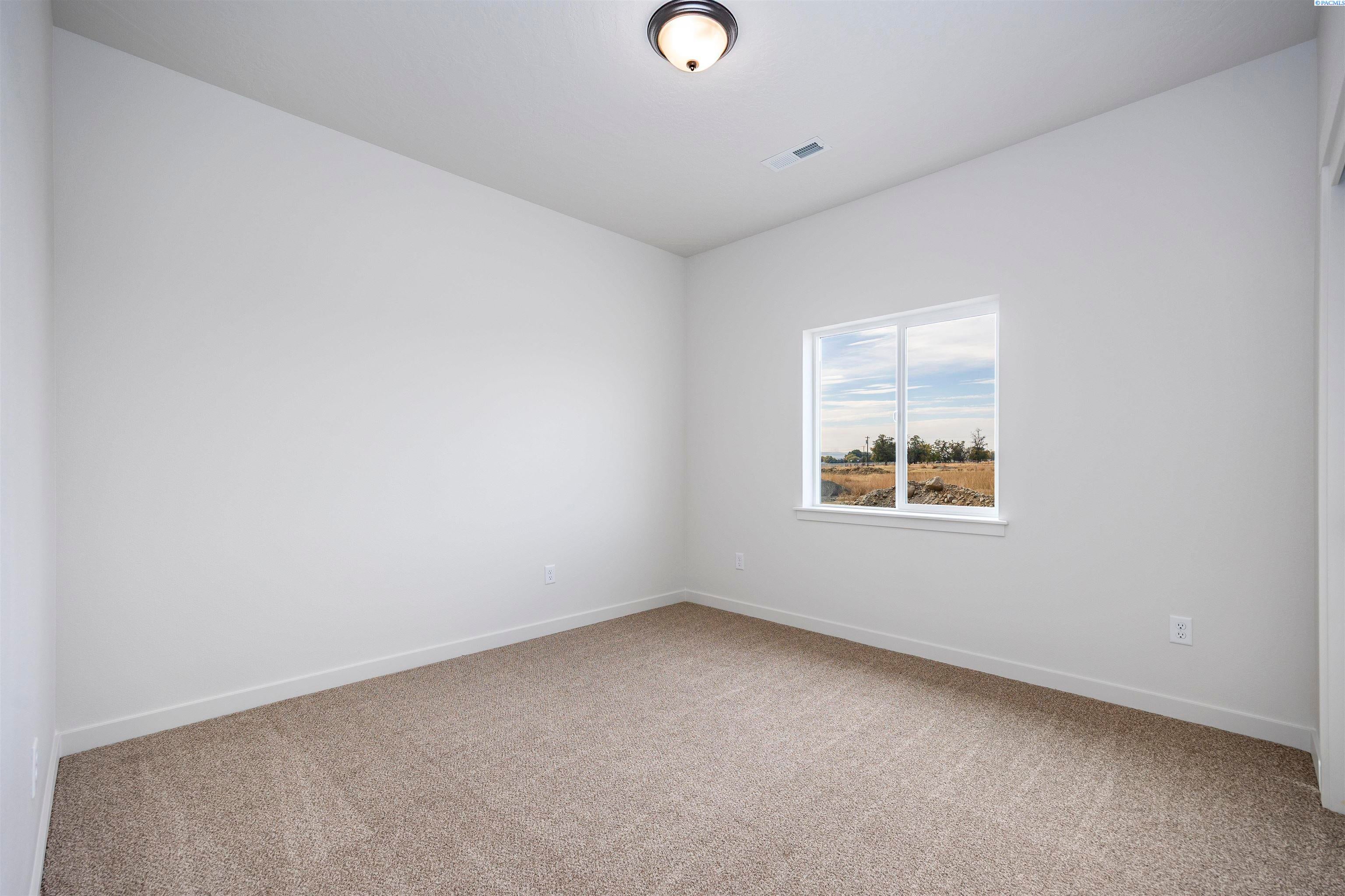 Prosser, Washington, 99350, United States, 4 Bedrooms Bedrooms, ,1 BathroomBathrooms,Residential,For Sale,1977826