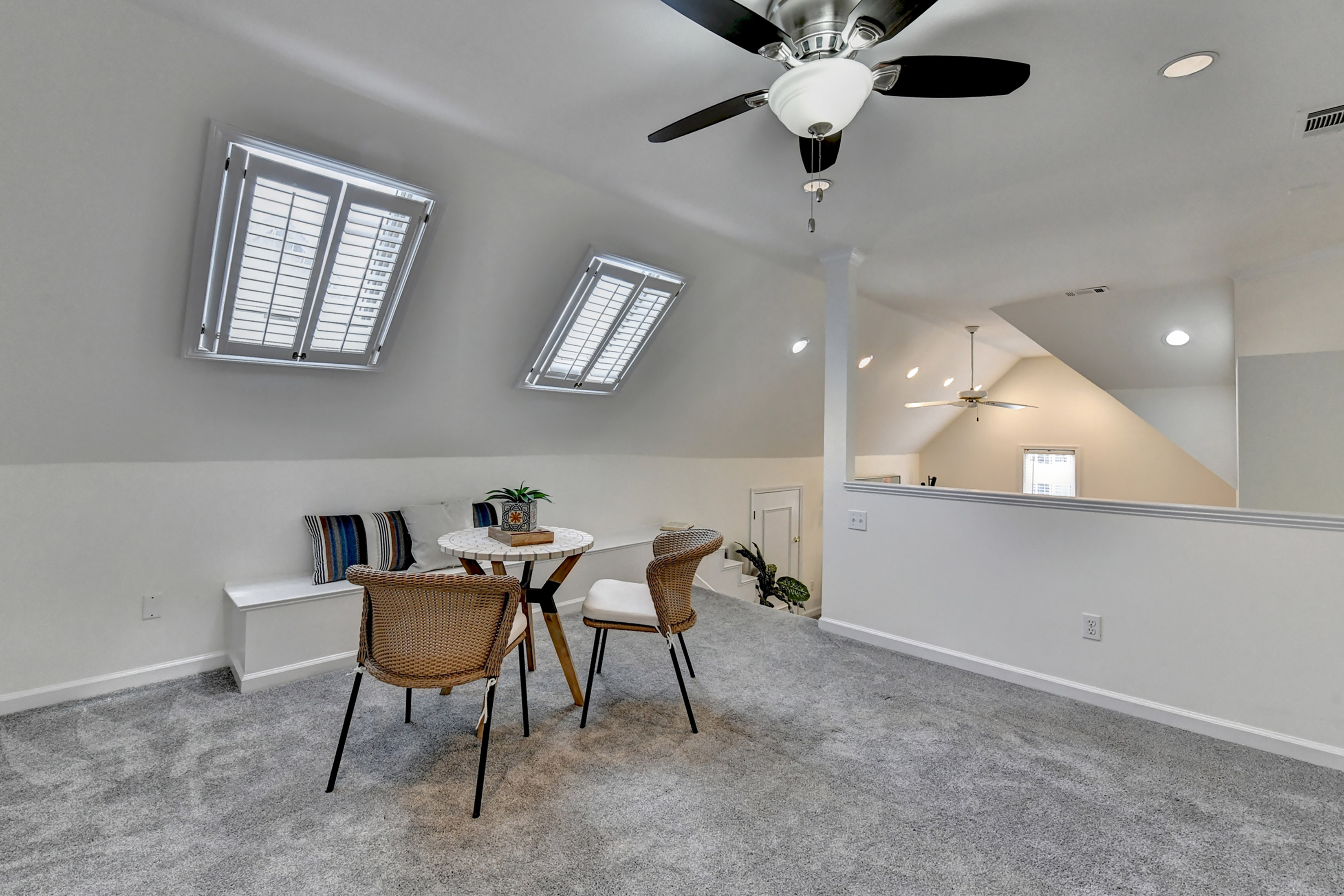  Hard to Find Flat Front Yard with Level Fenced-in Backyard on a Quiet Cul-de-sac - 物件實景