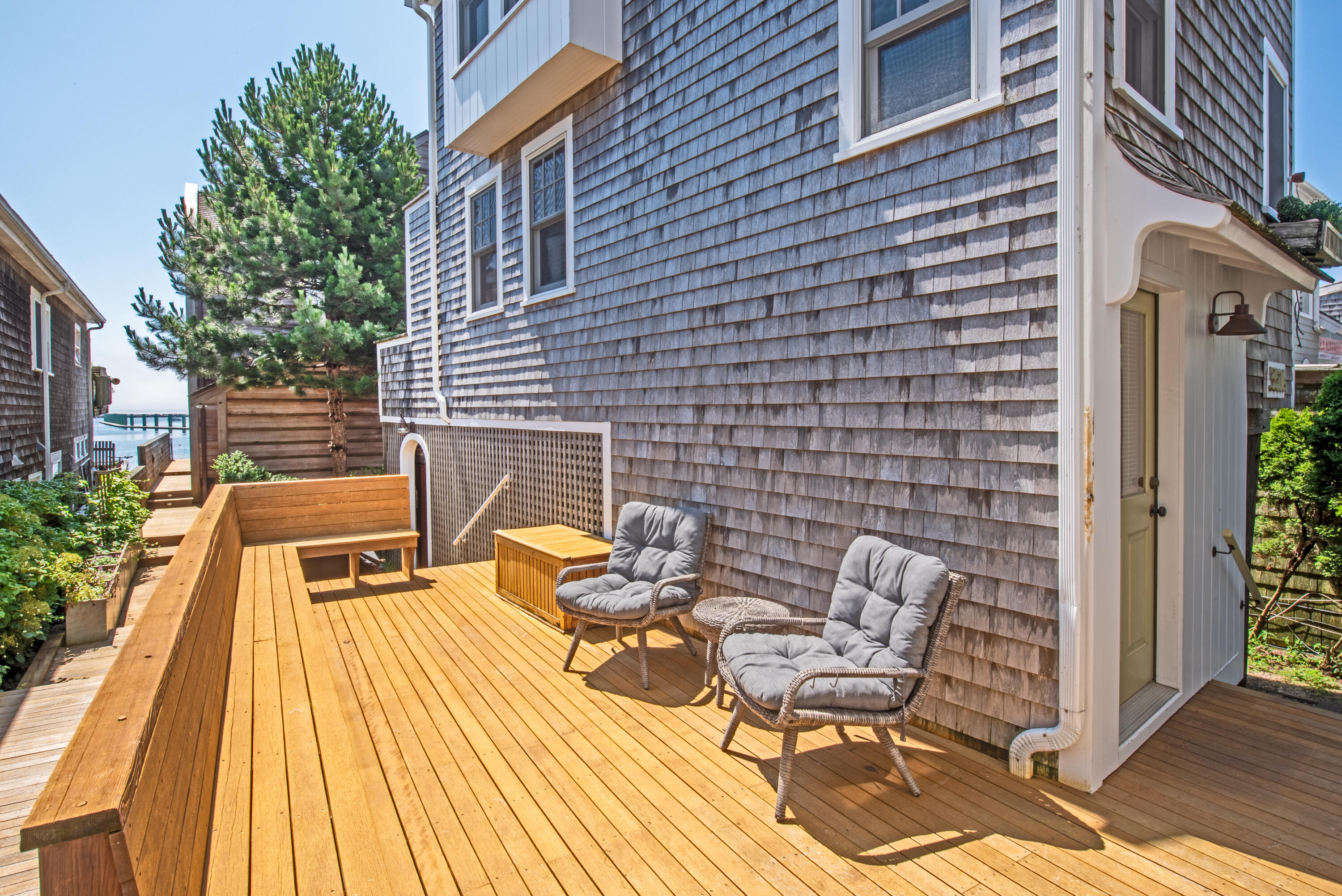  Detached Beachfront Home with Rooftop Deck and Harbor Views - 物件實景