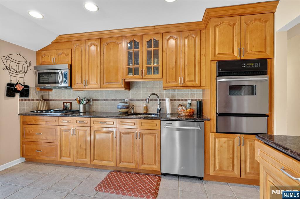 Hillsdale, New Jersey, 07642, United States, 3 Bedrooms Bedrooms, ,2 BathroomsBathrooms,Residential,For Sale,1987903