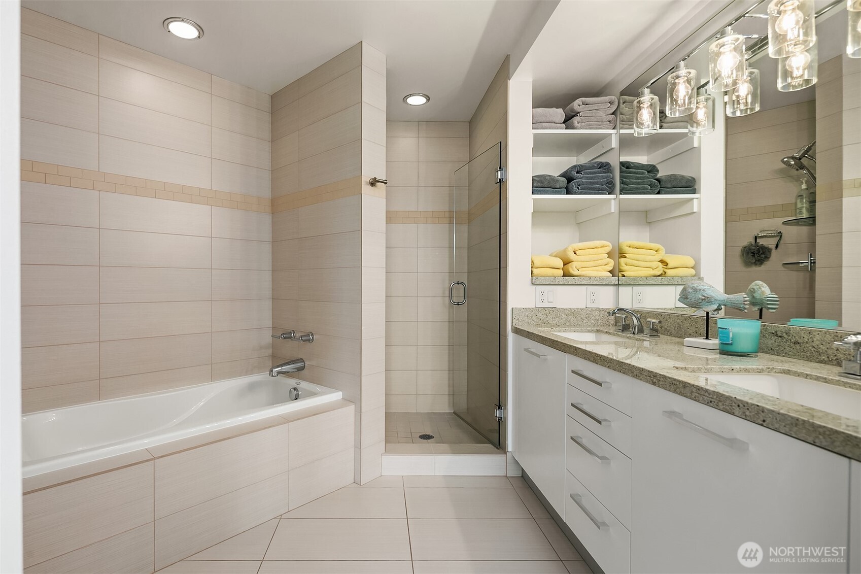 Seattle, Washington, 98101, United States, 1 Bedroom Bedrooms, ,2 BathroomsBathrooms,Residential,For Sale,1913500