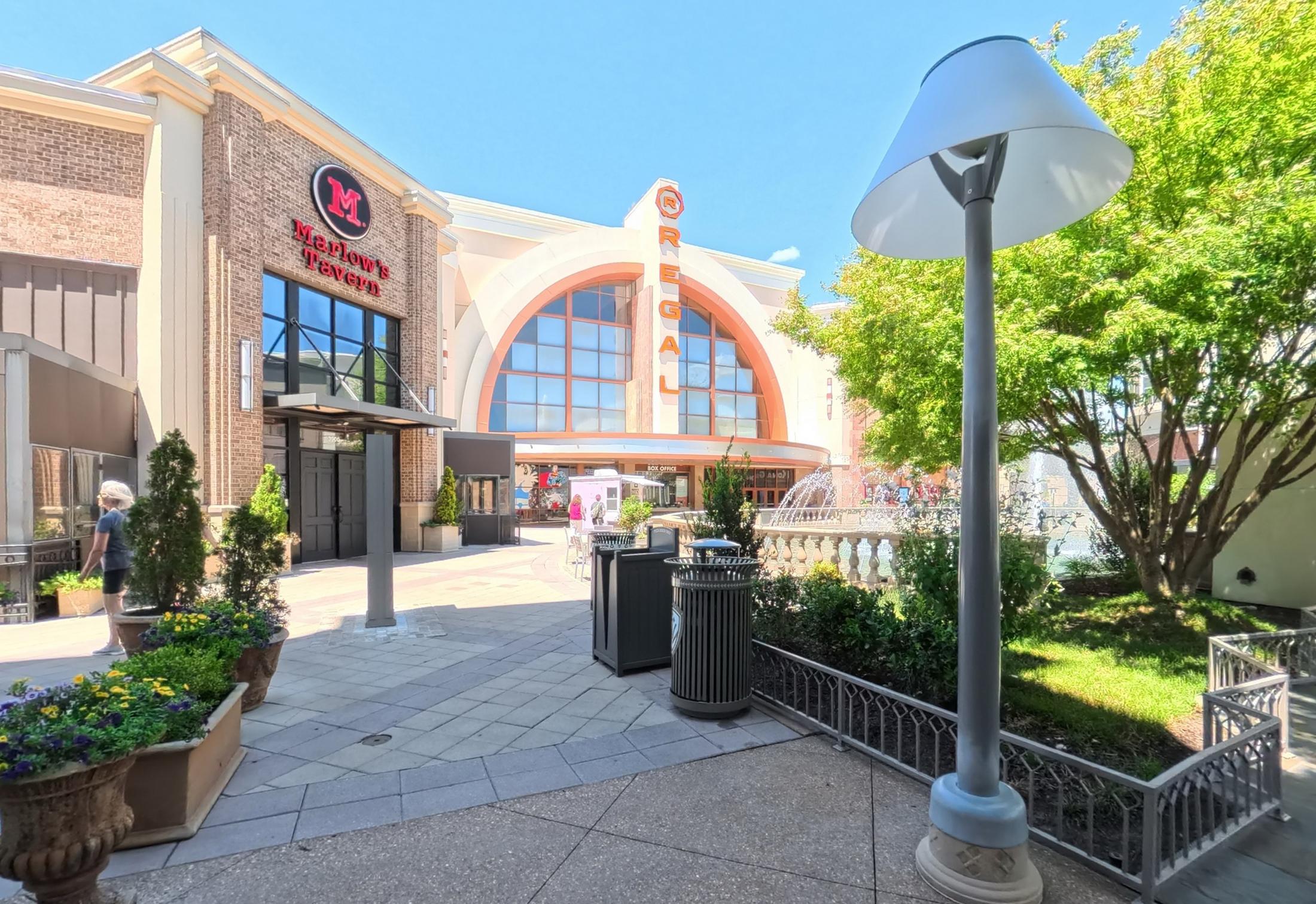 Welcome Home to this Magnificent Three-Story Townhome - 物件實景