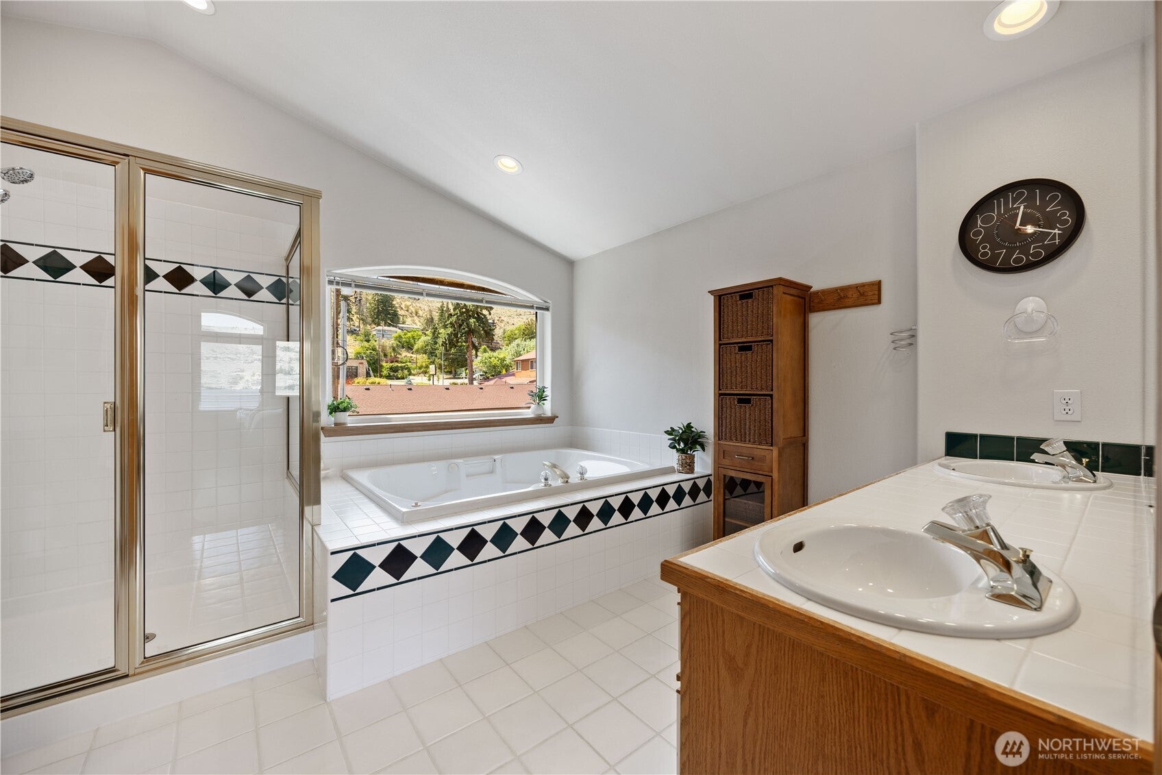 Chelan, Washington, 98816, United States, 5 Bedrooms Bedrooms, ,3 BathroomsBathrooms,Residential,For Sale,1896644
