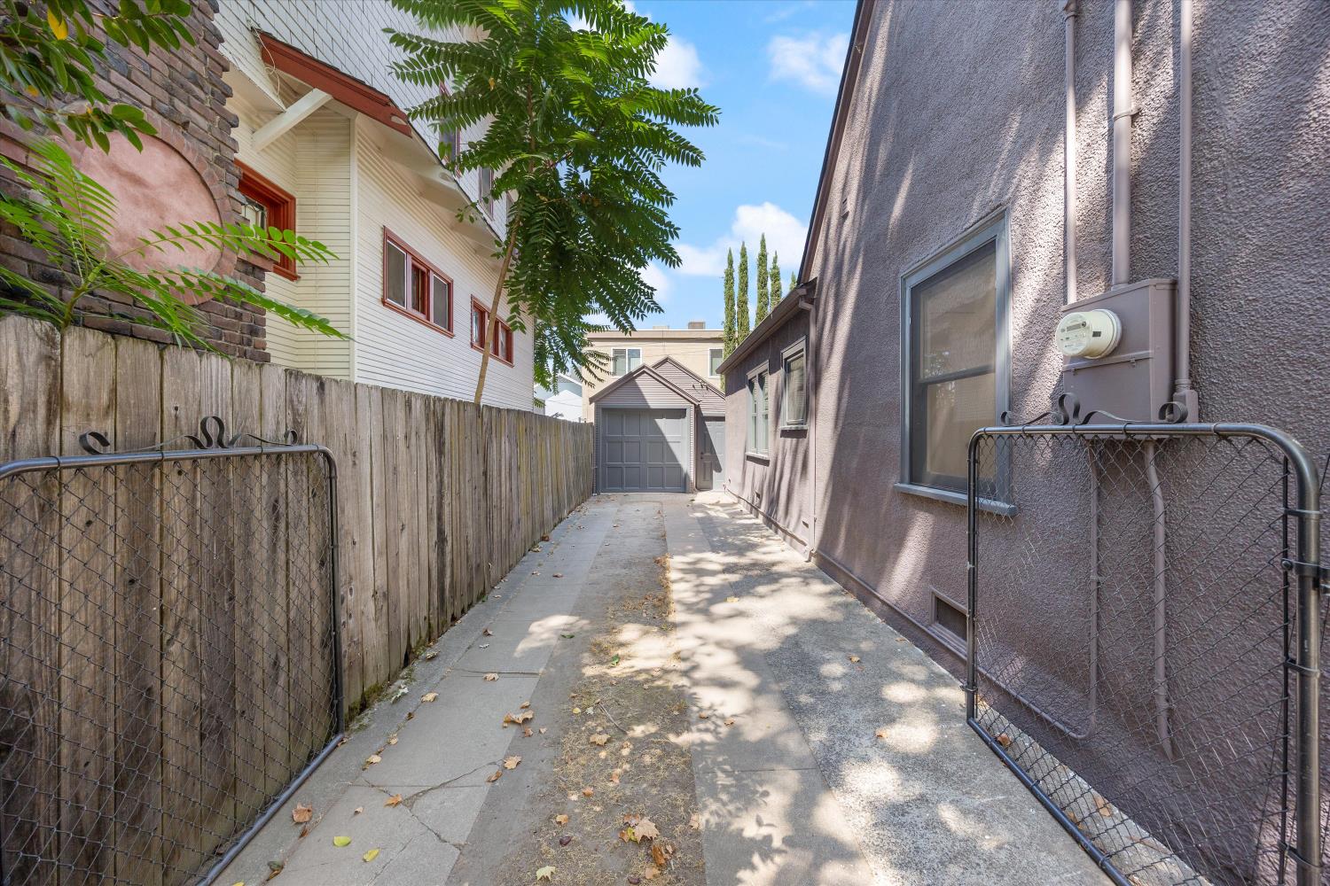 Sacramento, California, 95816, United States, 2 Bedrooms Bedrooms, ,1 BathroomBathrooms,Residential,For Sale,1939561