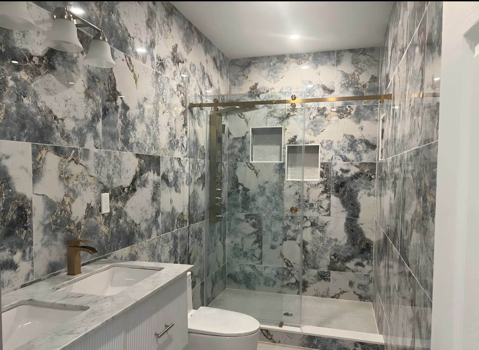 Little Ferry, New Jersey, 07643, United States, 5 Bedrooms Bedrooms, ,4 BathroomsBathrooms,Residential,For Sale,1980185