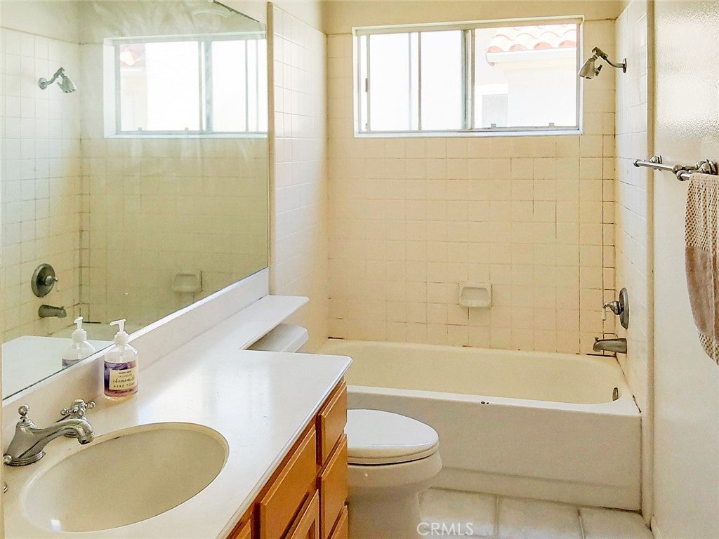 Dana Point, California, 92629, United States, 2 Bedrooms Bedrooms, ,3 BathroomsBathrooms,Residential,For Sale,1998905