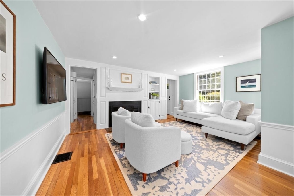 Duxbury, Massachusetts, 02332, United States, 3 Bedrooms Bedrooms, ,1 BathroomBathrooms,Residential,For Sale,1940191