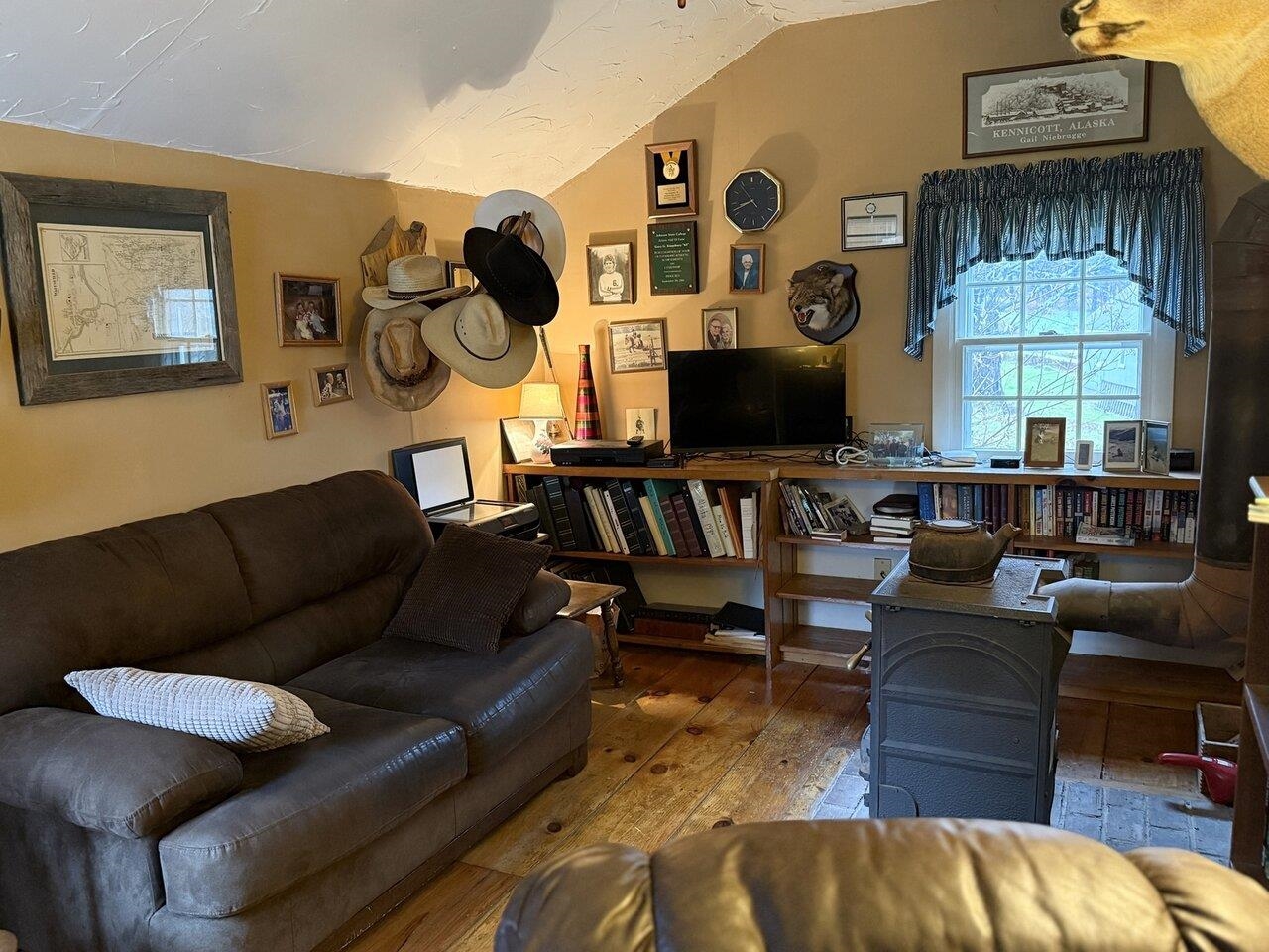 Waitsfield, Vermont, 05673, United States, 3 Bedrooms Bedrooms, ,2 BathroomsBathrooms,Residential,For Sale,1991927