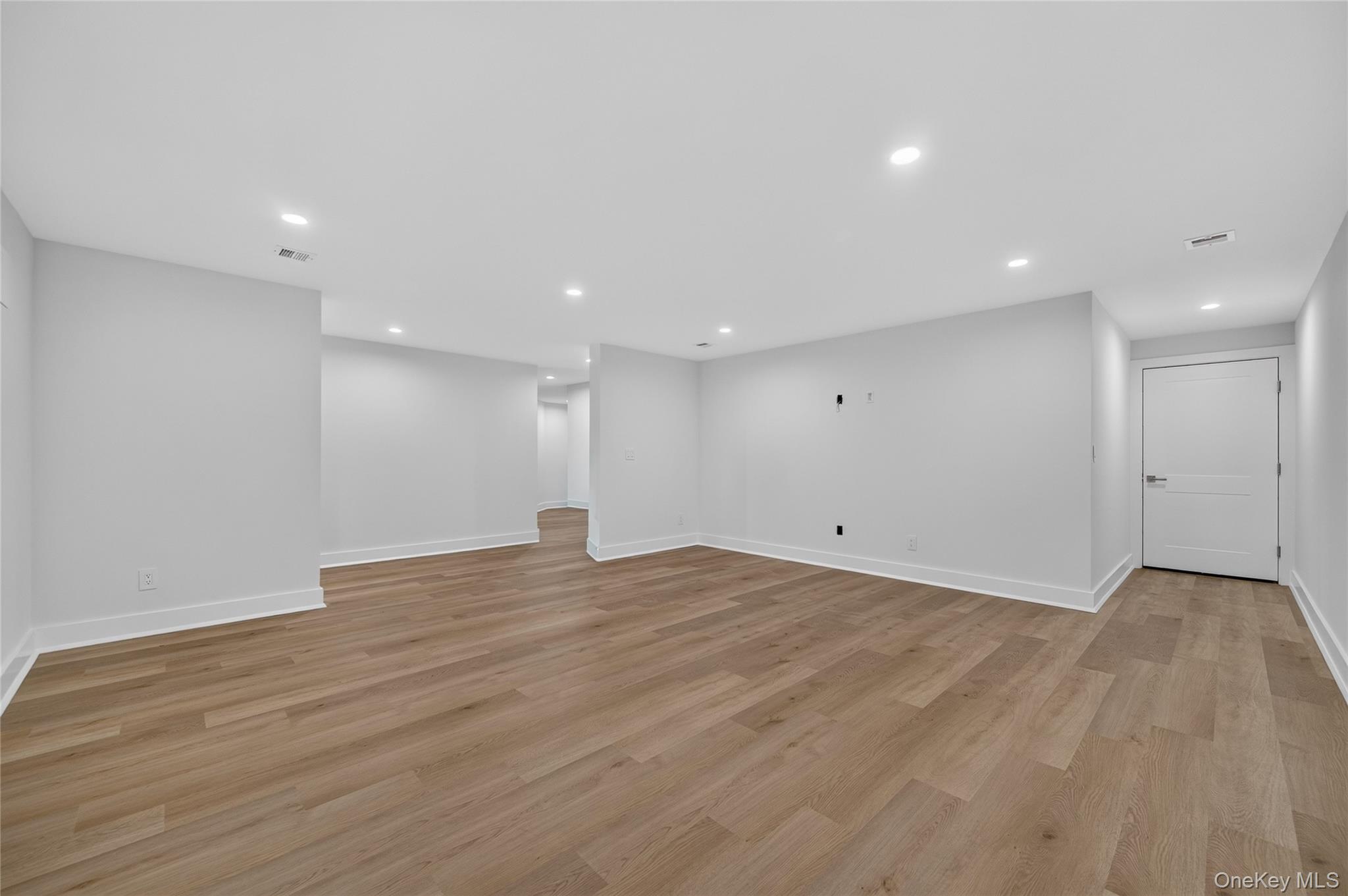  63 Three Ponds Lane W, Woodbury, NY, 11797 - 物件實景