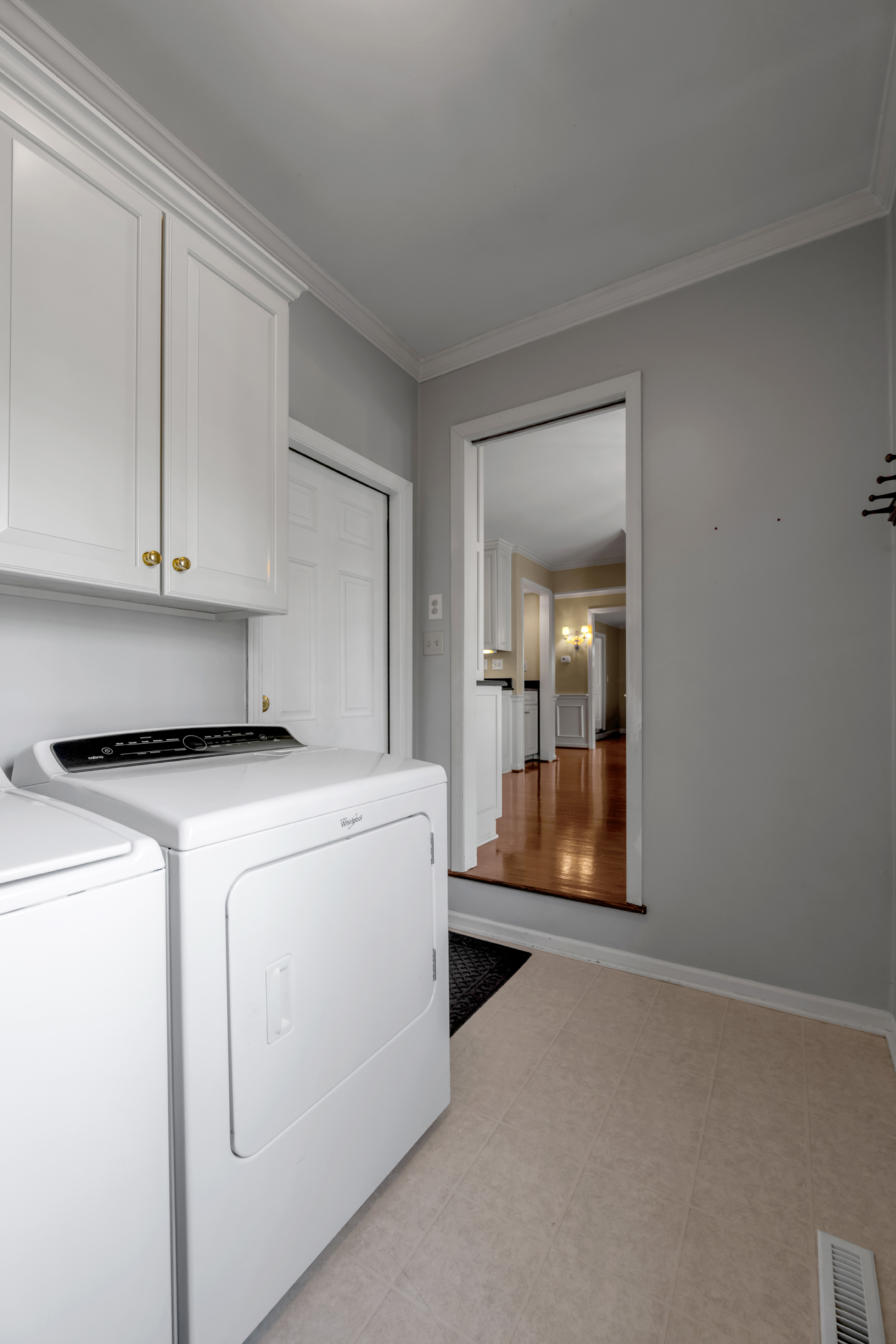  2071 Manor Drive - 物件實景