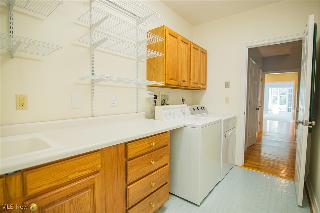 Vienna, West Virginia, 26105, United States, 4 Bedrooms Bedrooms, ,5 BathroomsBathrooms,Residential,For Sale,1987496