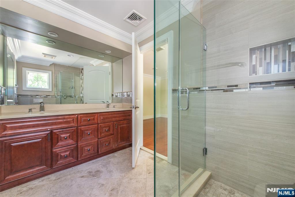 Paramus, New Jersey, 07652, United States, 6 Bedrooms Bedrooms, ,6 BathroomsBathrooms,Residential,For Sale,1947985