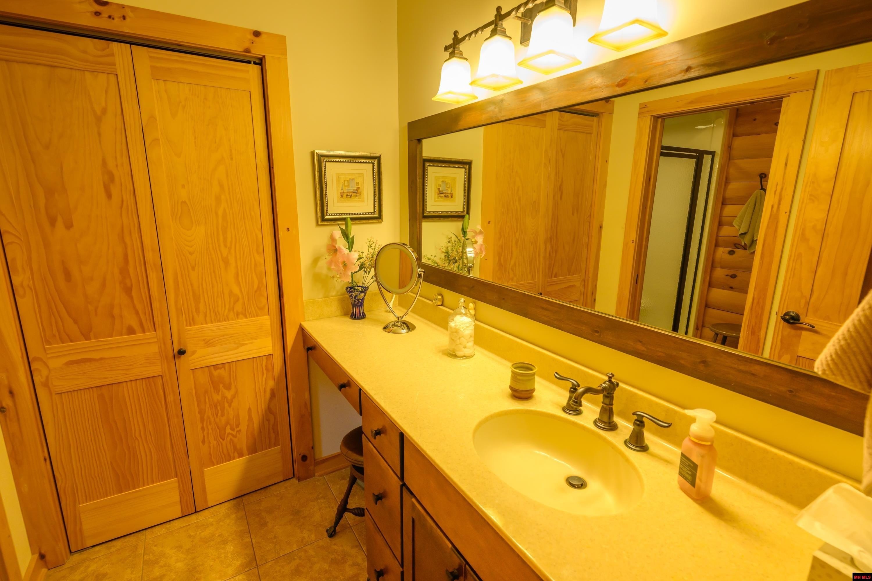 Mountain Home, Arkansas, 72653, United States, 3 Bedrooms Bedrooms, ,3 BathroomsBathrooms,Residential,For Sale,1895222