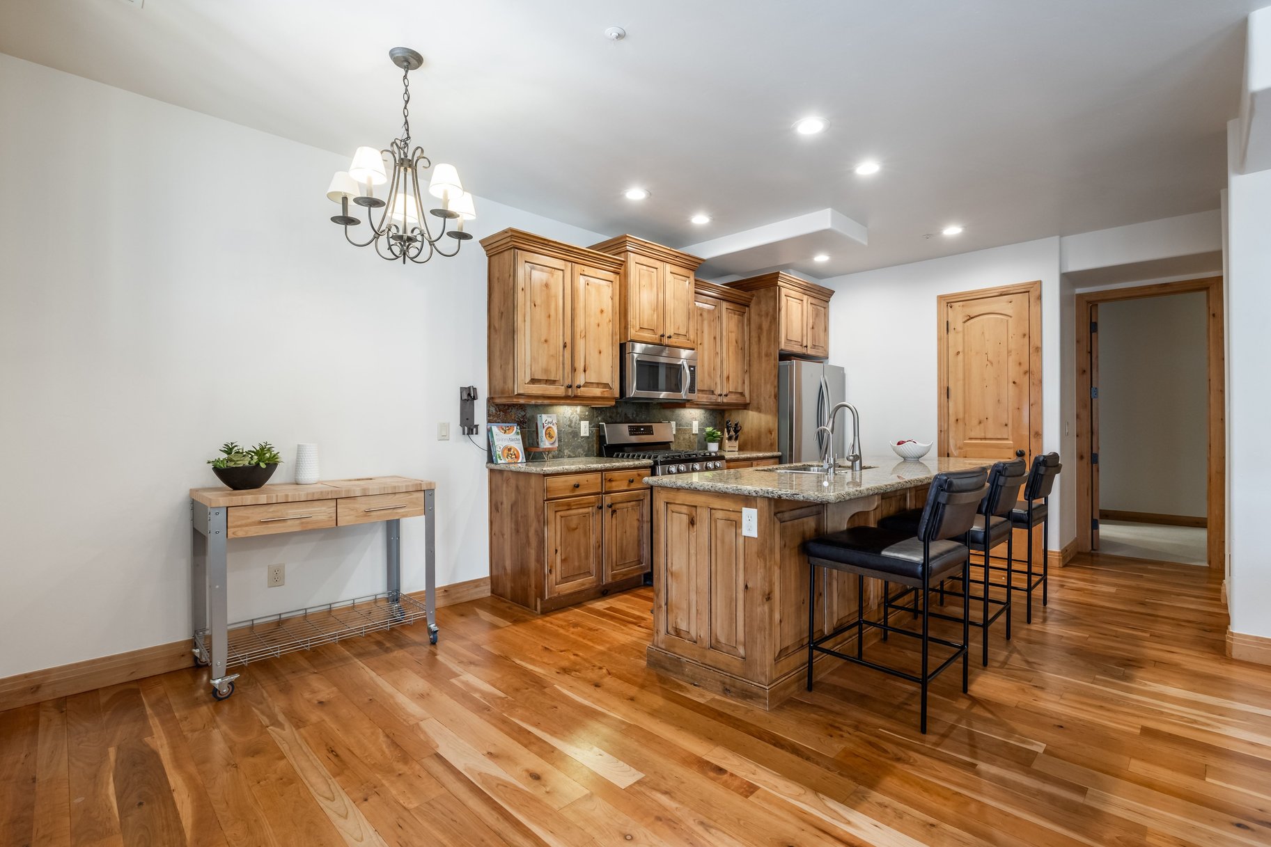  Modern Design Meets Alpine Charm in Jeremy Ranch - 物件實景