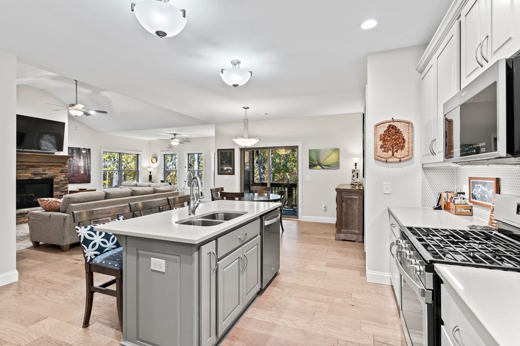 Ellijay, Georgia, 30536, United States, 3 Bedrooms Bedrooms, ,2 BathroomsBathrooms,Residential,For Sale,1987924