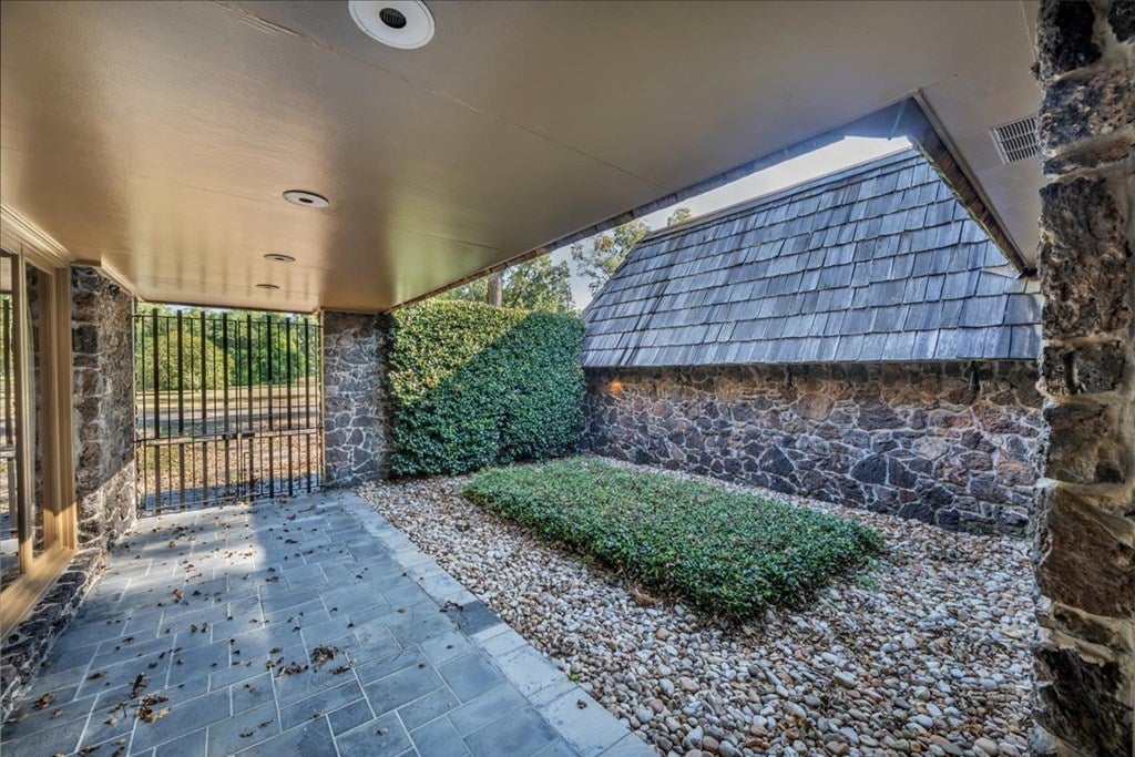 Cordele, Georgia, 31015, United States, 3 Bedrooms Bedrooms, ,5 BathroomsBathrooms,Residential,For Sale,1977947