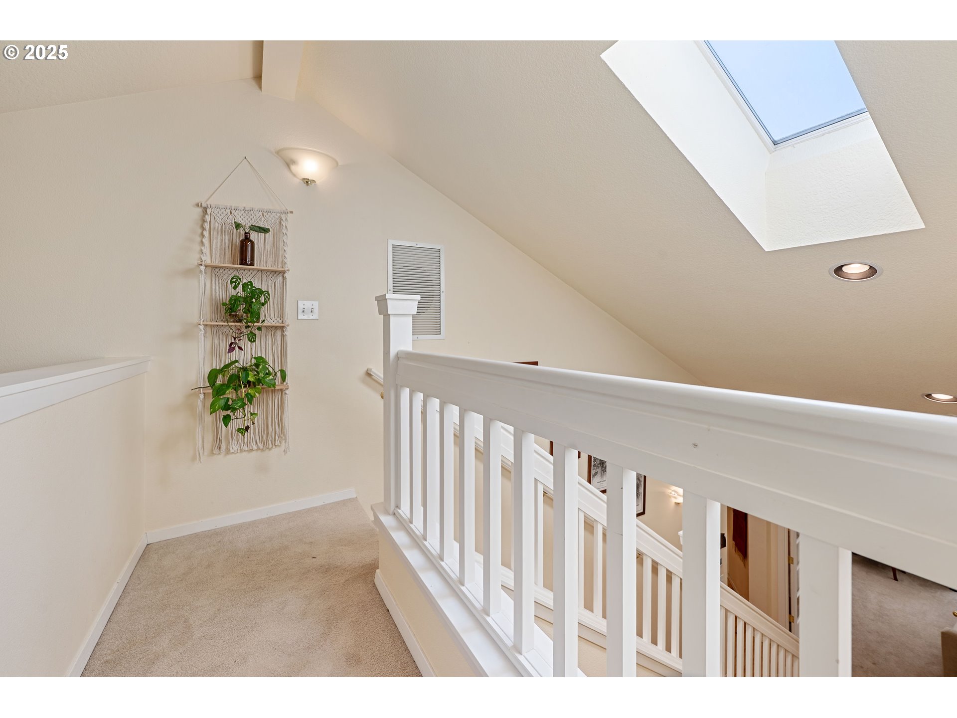 Portland, Oregon, 97229, United States, 2 Bedrooms Bedrooms, ,2 BathroomsBathrooms,Residential,For Sale,1925934