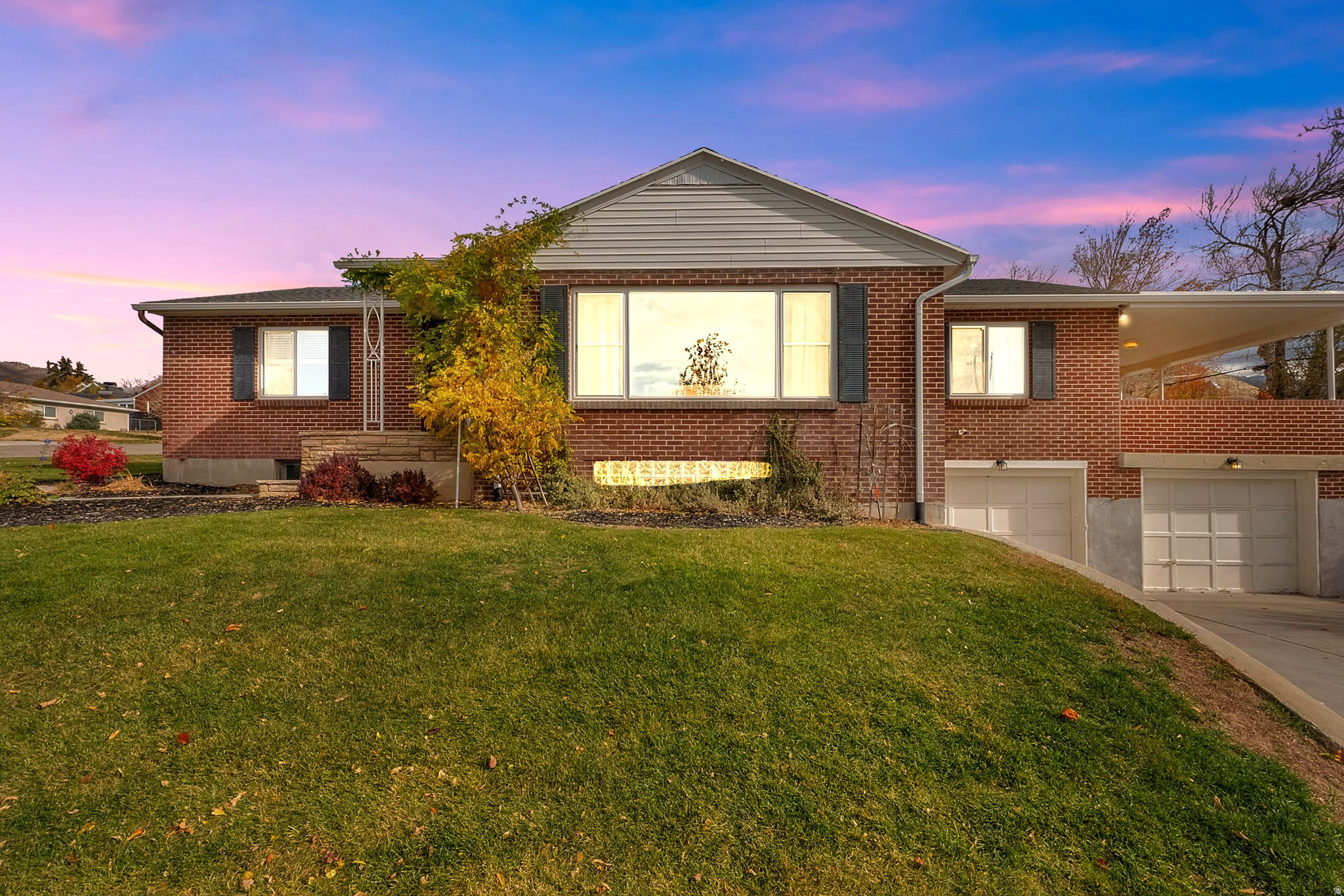 Salt Lake City, Utah, 84108, United States, 4 Bedrooms Bedrooms, ,2 BathroomsBathrooms,Residential,For Sale,1989223