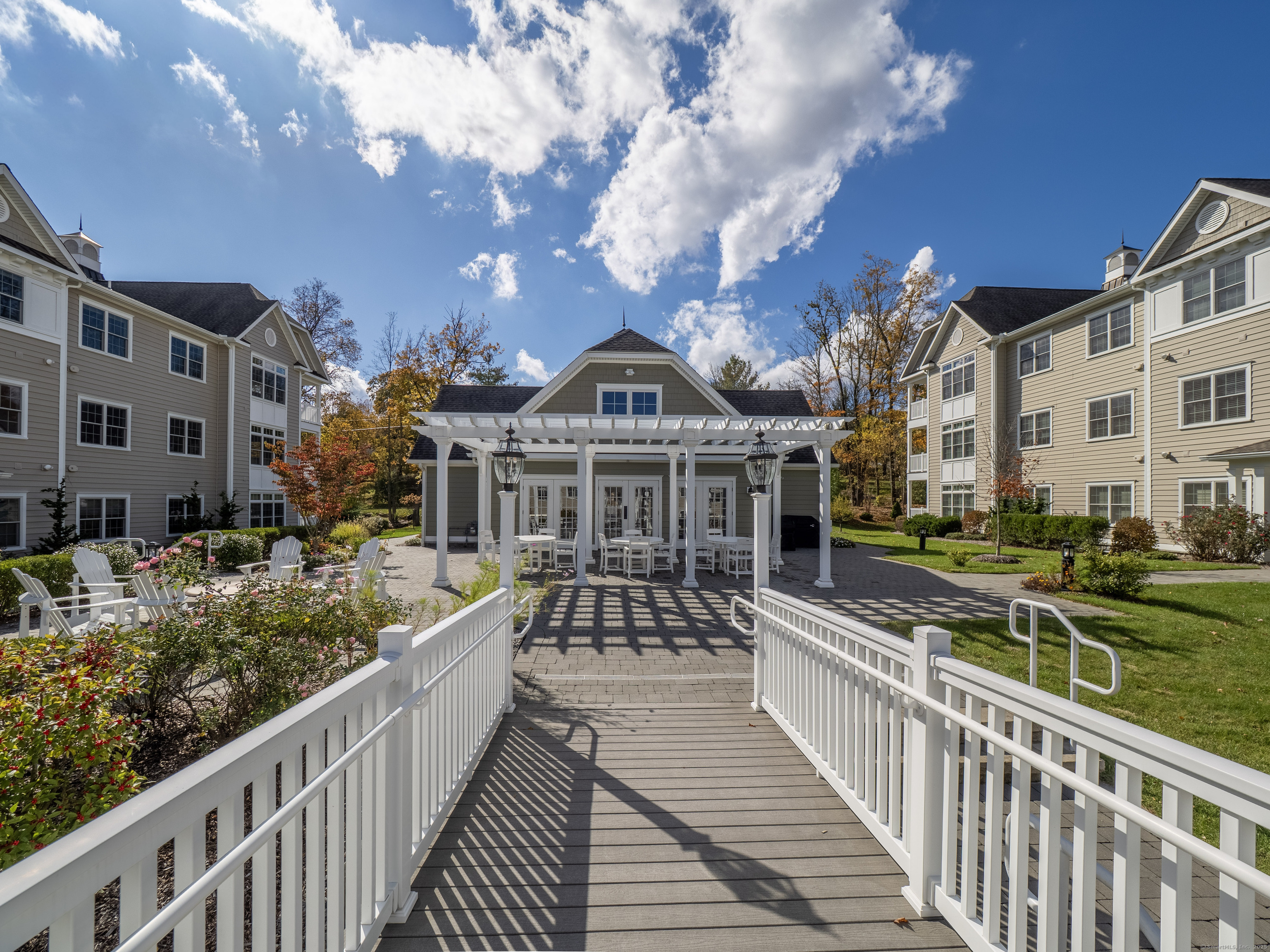 Ridgefield, Connecticut, 06877, United States, 2 Bedrooms Bedrooms, ,2 BathroomsBathrooms,Residential,For Sale,1989148