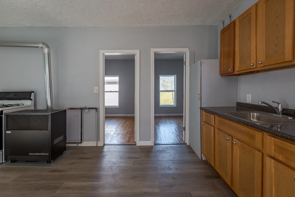 Worcester, Massachusetts, 01604, United States, 8 Bedrooms Bedrooms, ,4 BathroomsBathrooms,Residential,For Sale,1981131