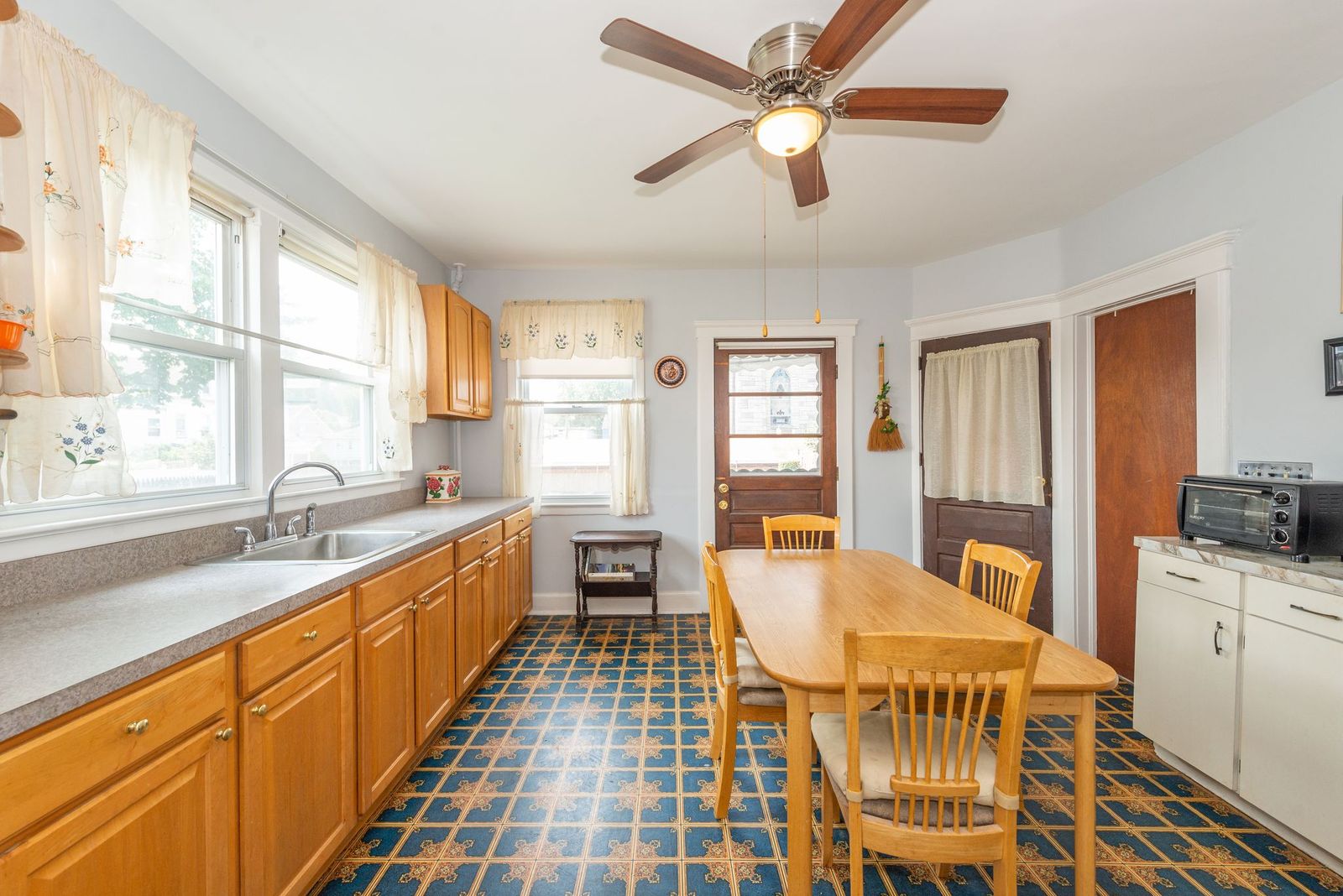 Paterson City, New Jersey, 07501, United States, 3 Bedrooms Bedrooms, ,3 BathroomsBathrooms,Residential,For Sale,1909454