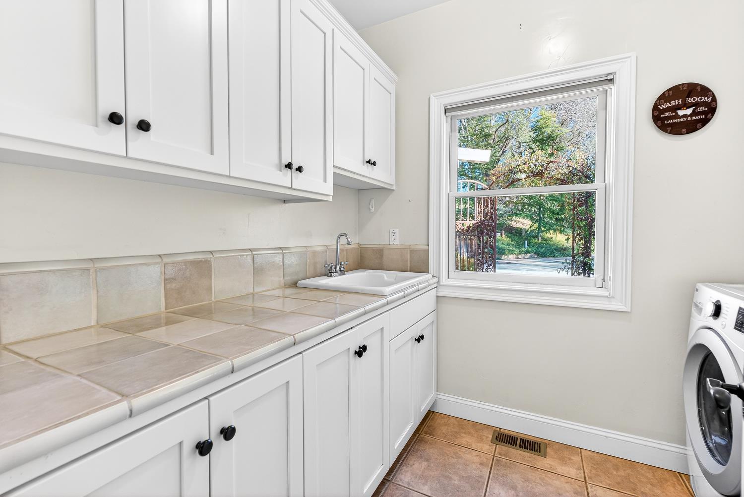 Grass Valley, California, 95949, United States, 3 Bedrooms Bedrooms, ,3 BathroomsBathrooms,Residential,For Sale,2048719