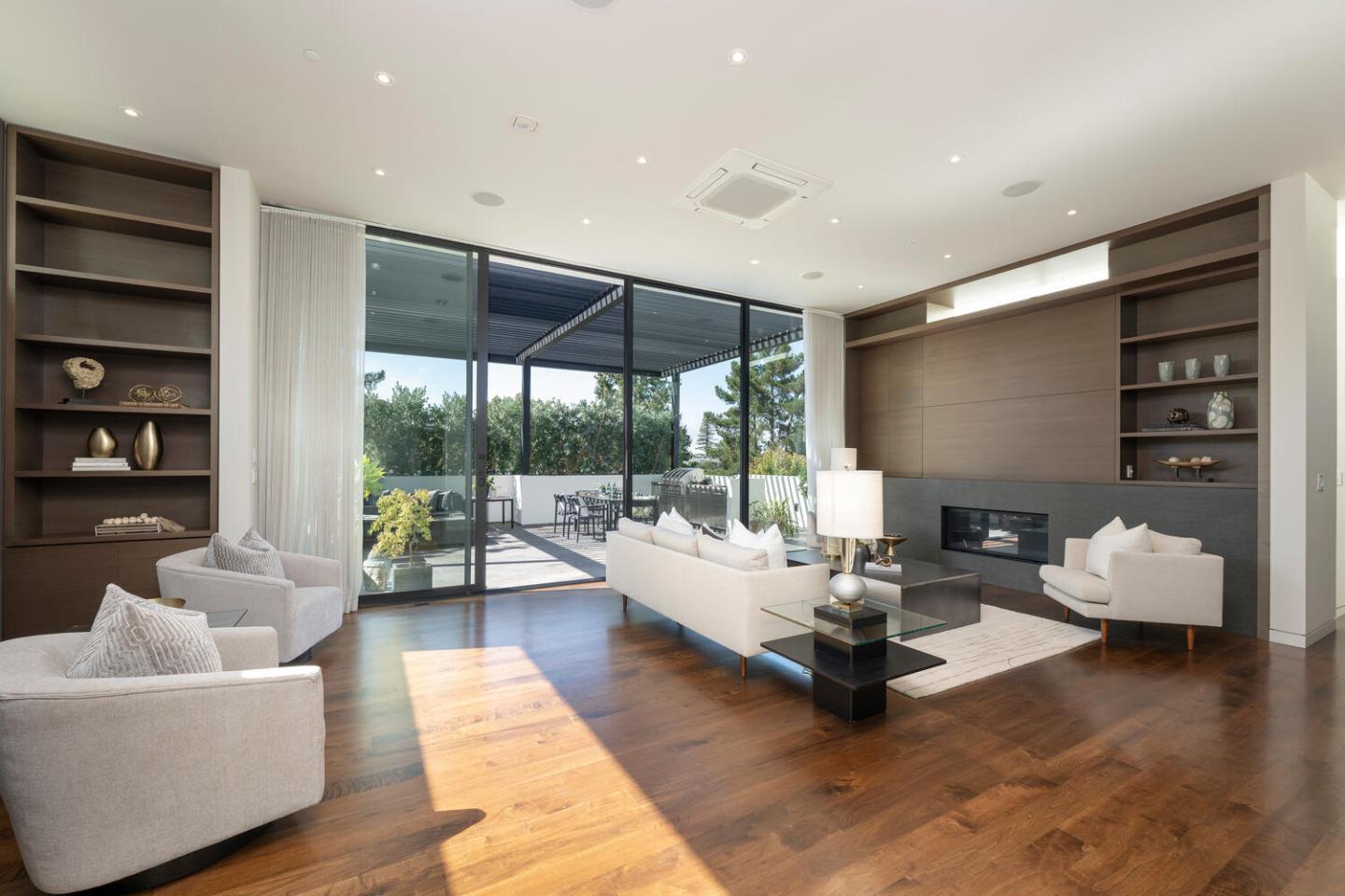 Hillsborough, California, 94010, United States, 4 Bedrooms Bedrooms, ,4 BathroomsBathrooms,Residential,For Sale,1940543