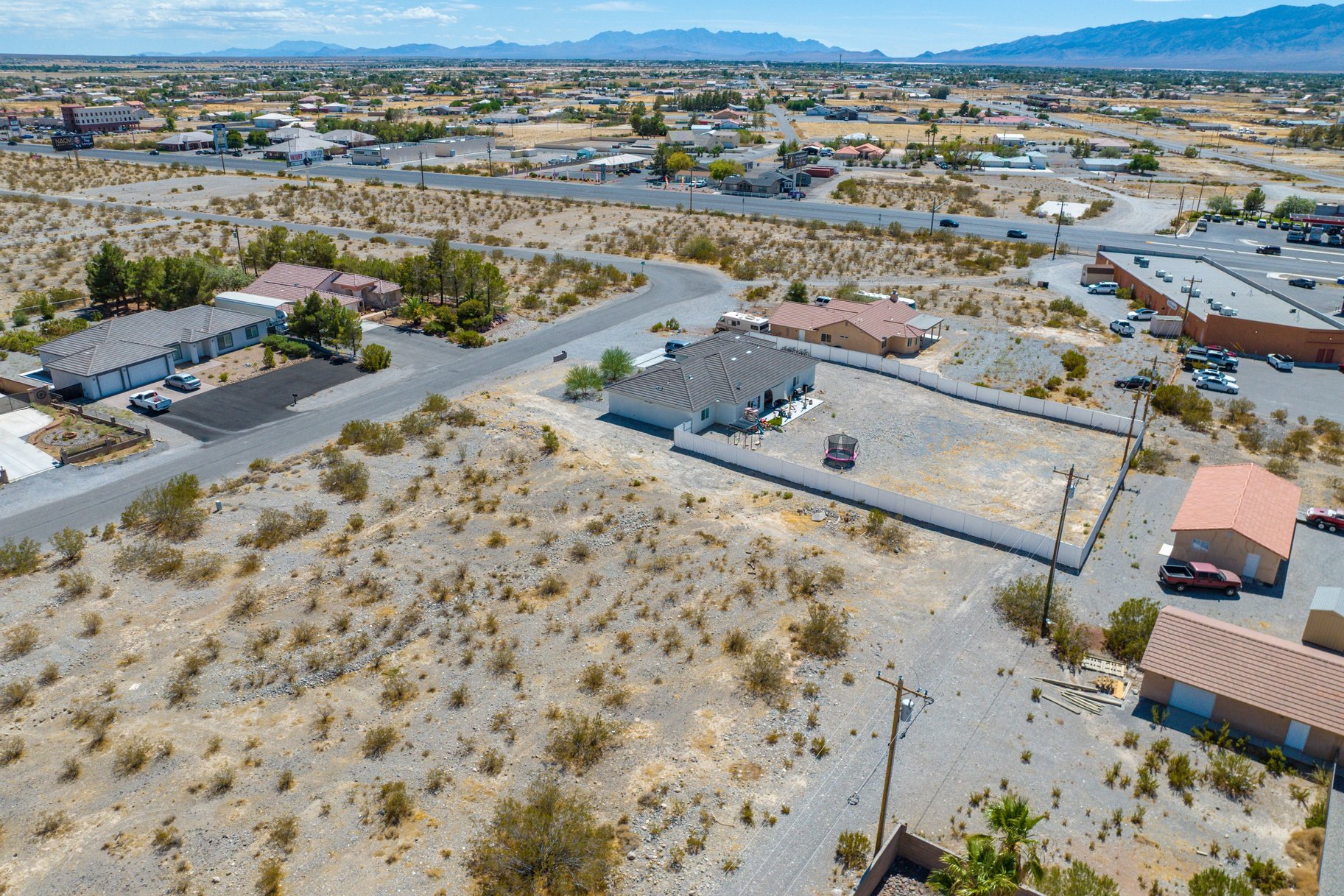  Expansive and Rare Oversized 0.58-Acre Parcel - 物件實景