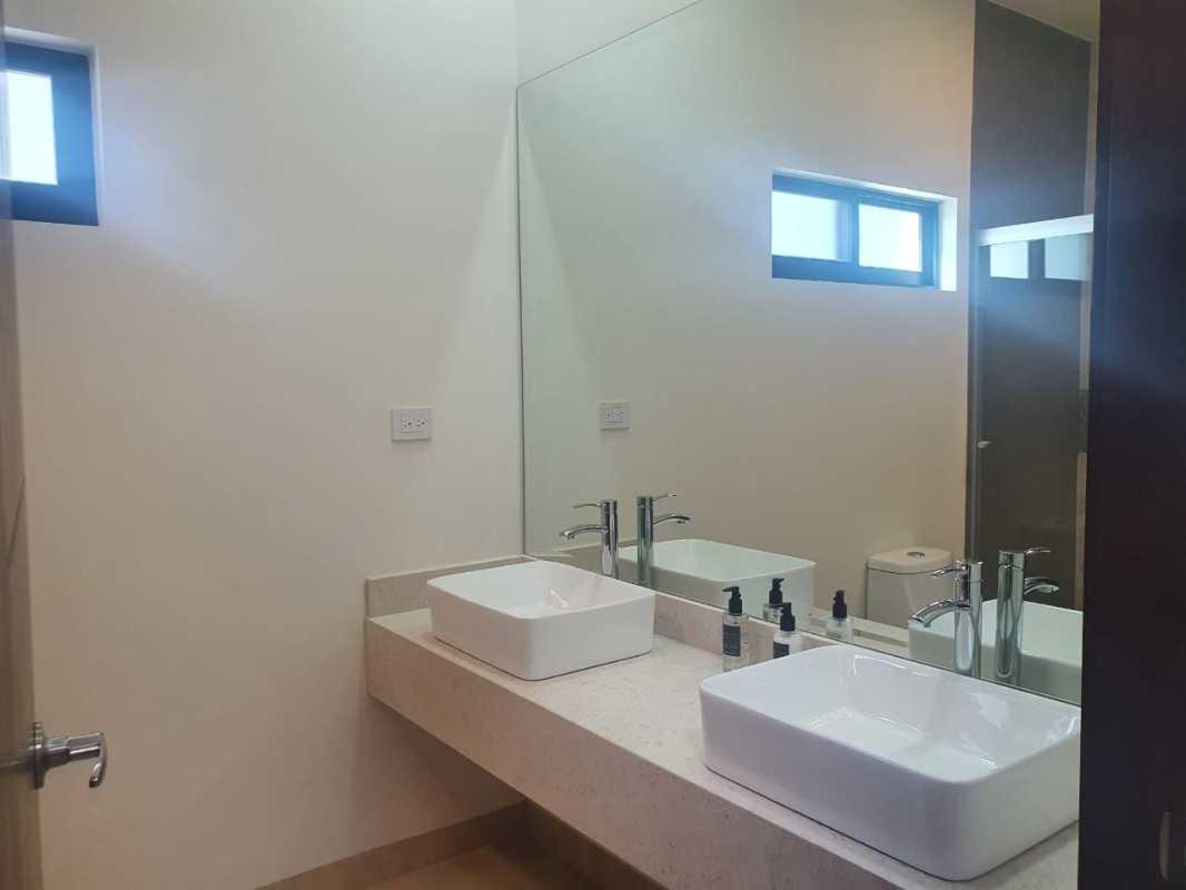 CERRADA TOSCANA FLORENCIA, Torreón, Coahuila de Zaragoza, 27018, Mexico, 3 Bedrooms Bedrooms, ,4 BathroomsBathrooms,Residential,For Sale,CERRADA TOSCANA FLORENCIA,1235169