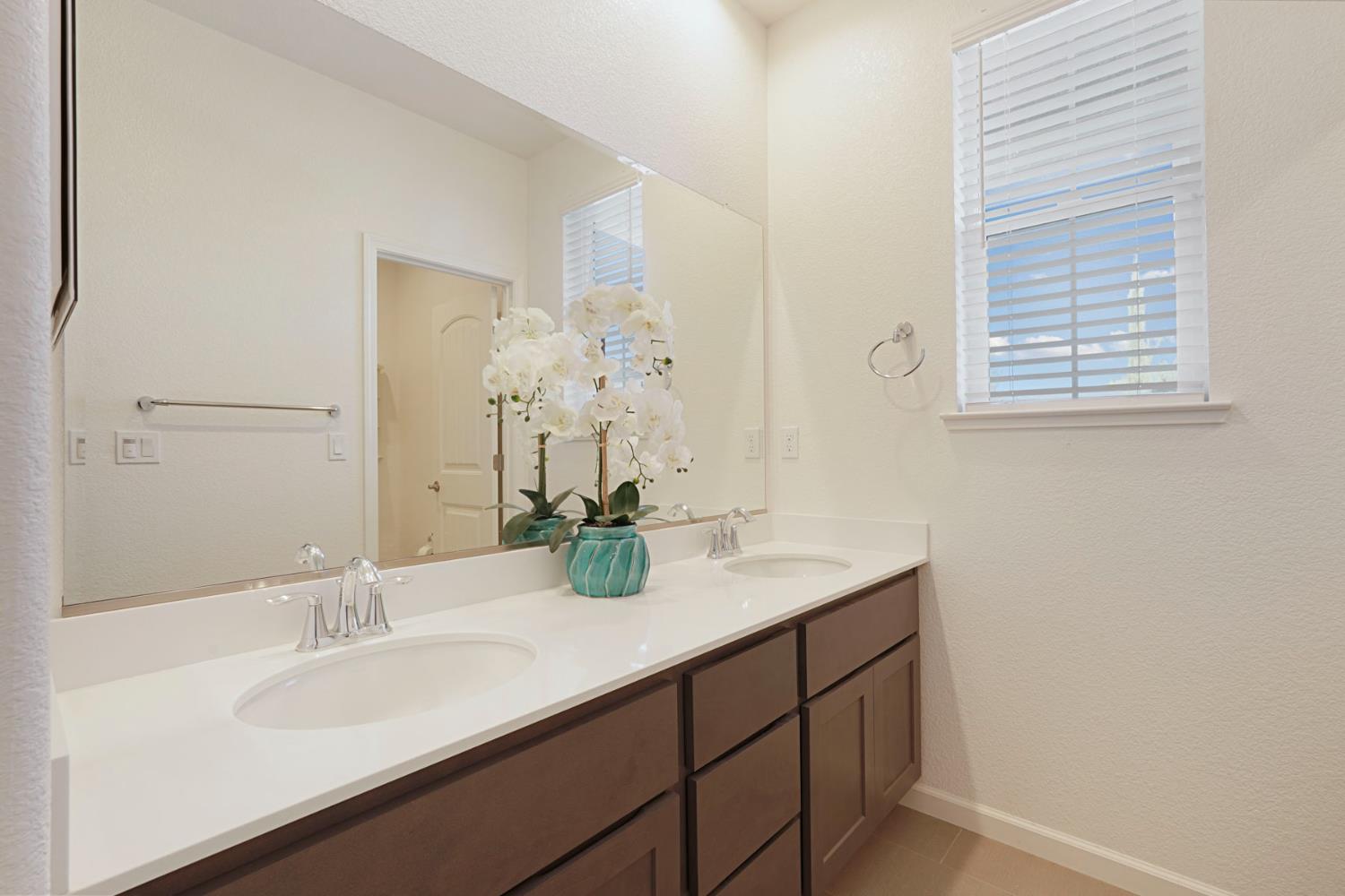 Lodi, California, 95242, United States, 2 Bedrooms Bedrooms, ,3 BathroomsBathrooms,Residential,For Sale,1848550