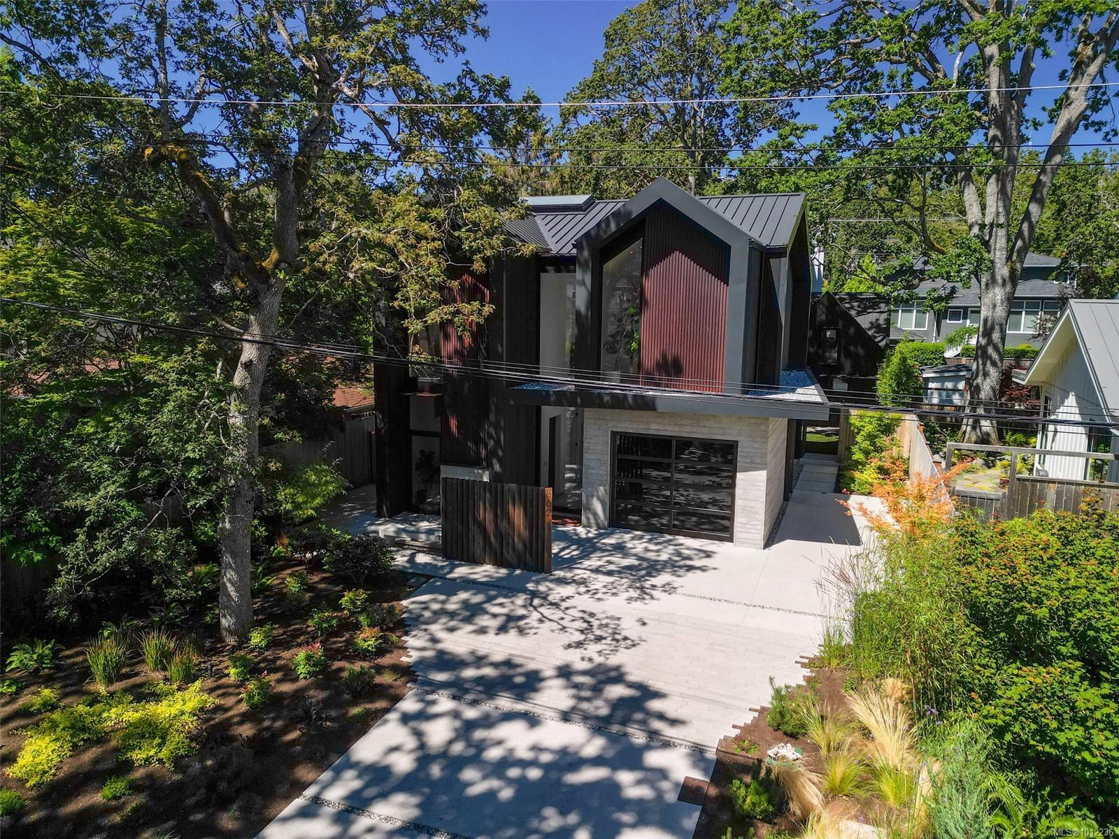 VICTORIA, British Columbia, V8S 4A6, CA, 6 Bedrooms Bedrooms, ,Residential,For Sale,1948300