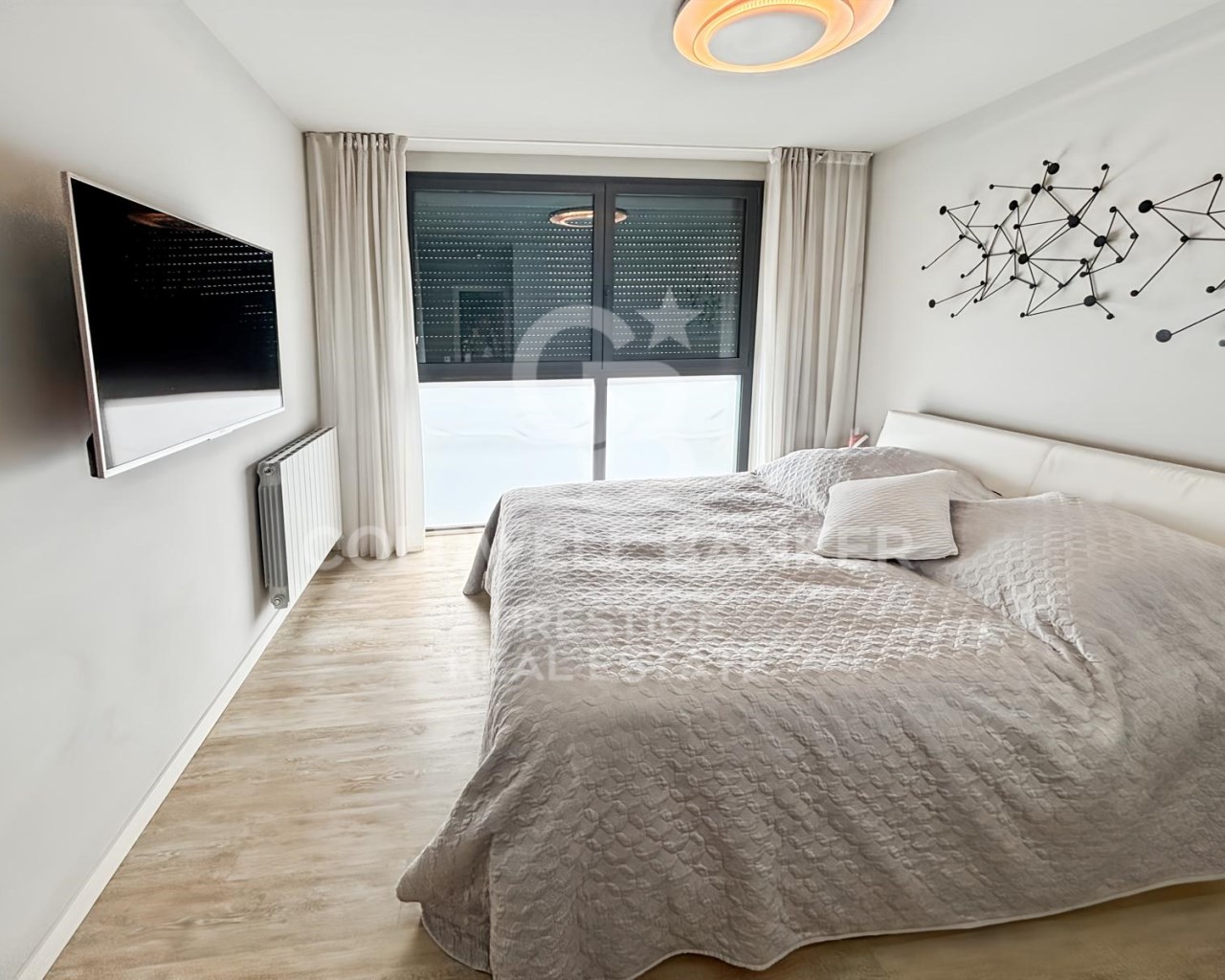 Barcelona, Catalonia, ES, 4 Bedrooms Bedrooms, ,3 BathroomsBathrooms,Residential,For Sale,1804639