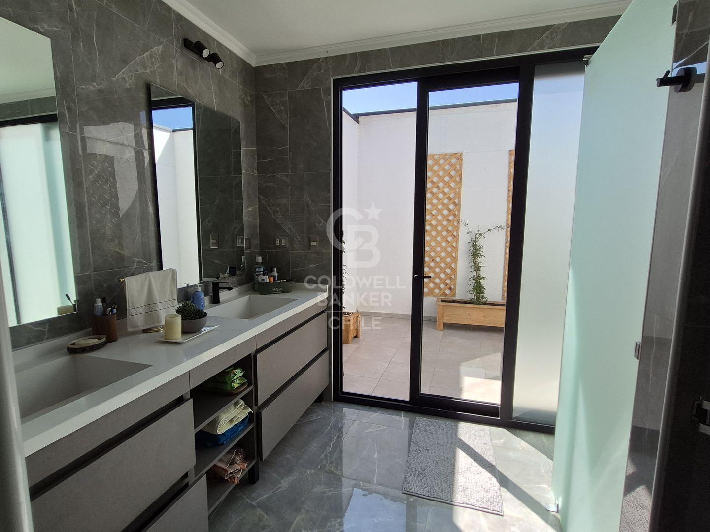 Colina, Chile, 4 Bedrooms Bedrooms, ,4 BathroomsBathrooms,Residential,For Sale,1957216