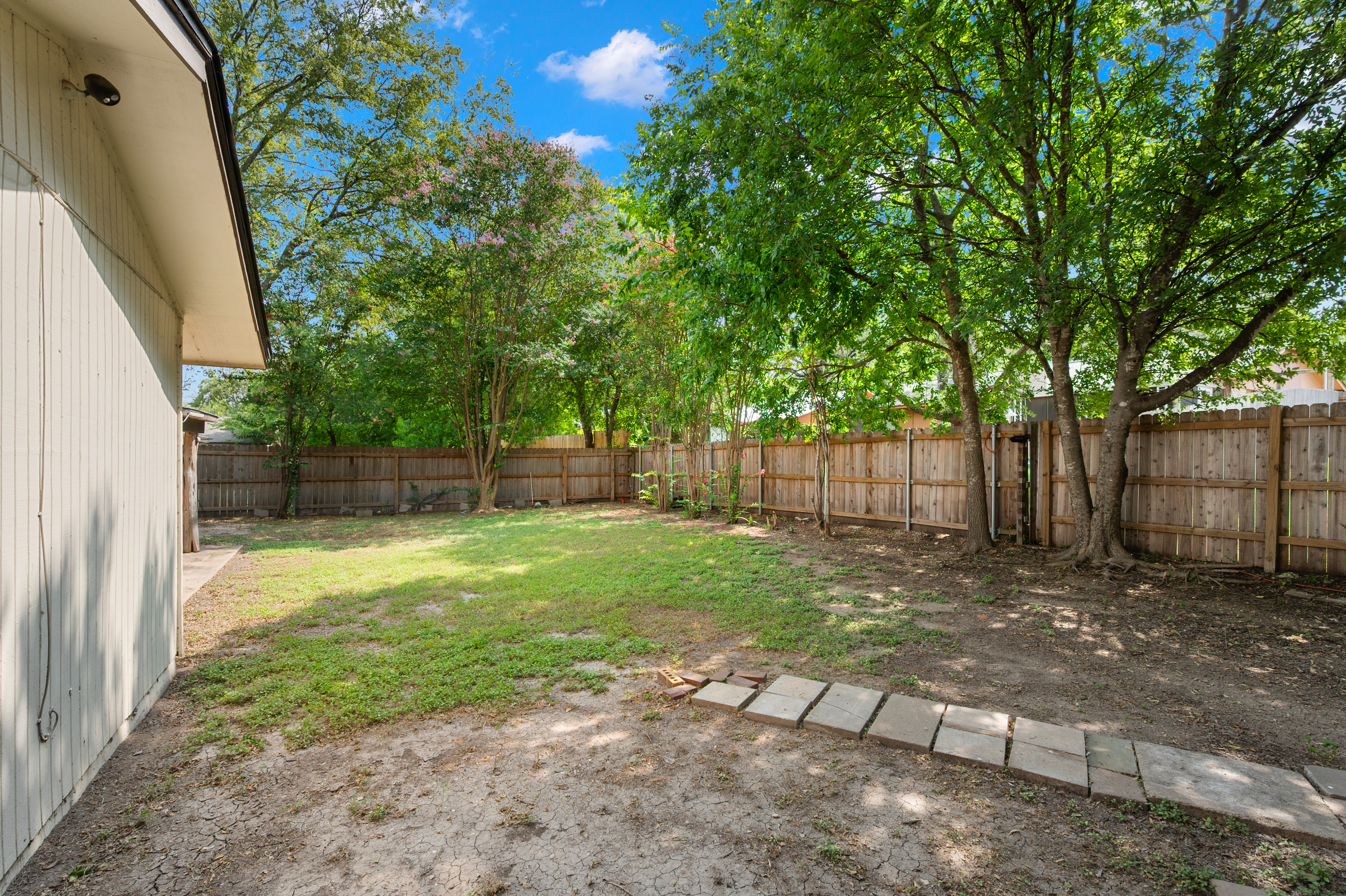  Charming One-Story Ranch - 物件實景