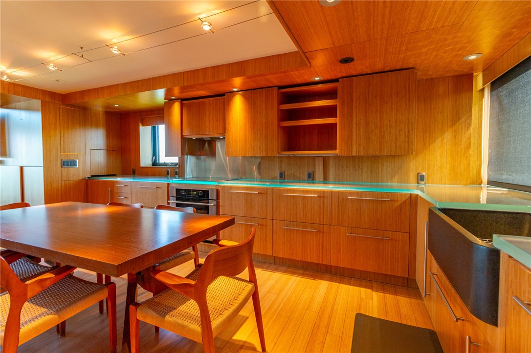 Pittsburgh, Pennsylvania, 15211, United States, 1 Bedroom Bedrooms, ,2 BathroomsBathrooms,Residential,For Sale,1981120