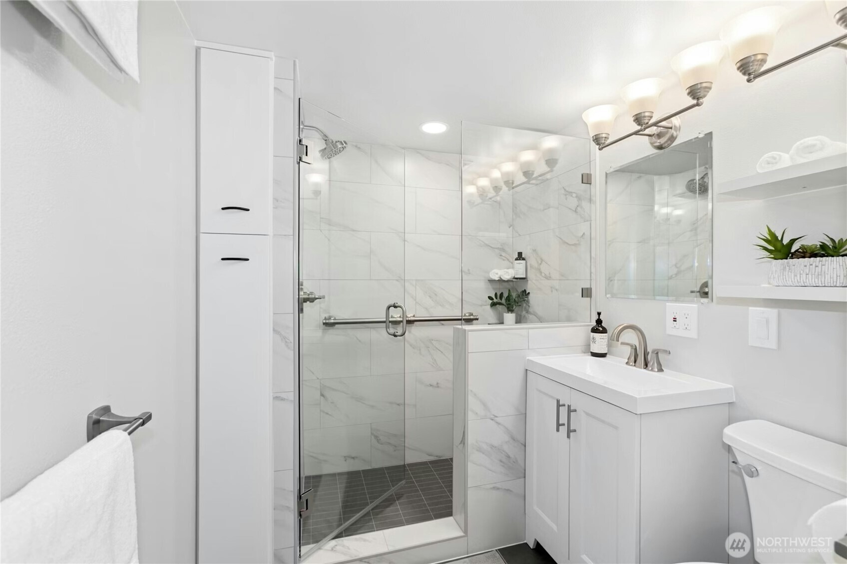 Seattle, Washington, 98102, United States, 2 Bedrooms Bedrooms, ,1 BathroomBathrooms,Residential,For Sale,1973111