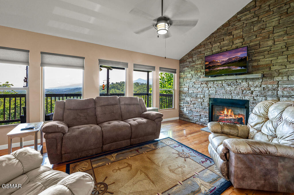 Gatlinburg, Tennessee, 37738, United States, 2 Bedrooms Bedrooms, ,2 BathroomsBathrooms,Residential,For Sale,1924446