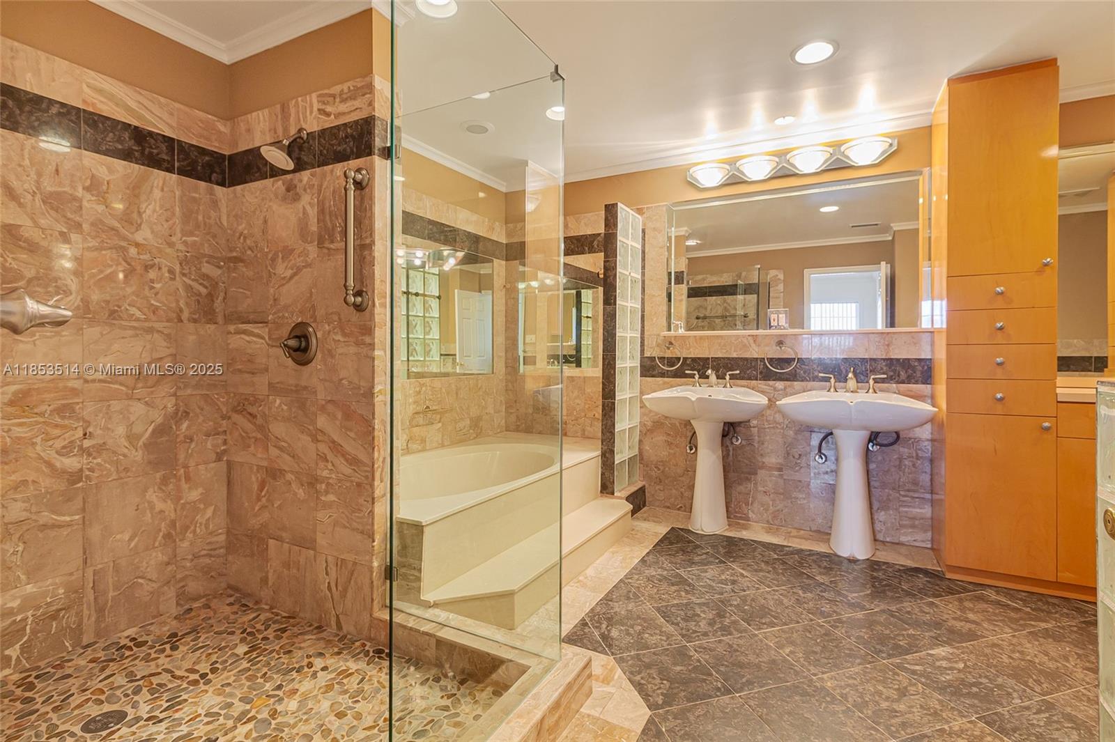 Hialeah, Florida, 33015, United States, 4 Bedrooms Bedrooms, ,3 BathroomsBathrooms,Residential,For Sale,1918630