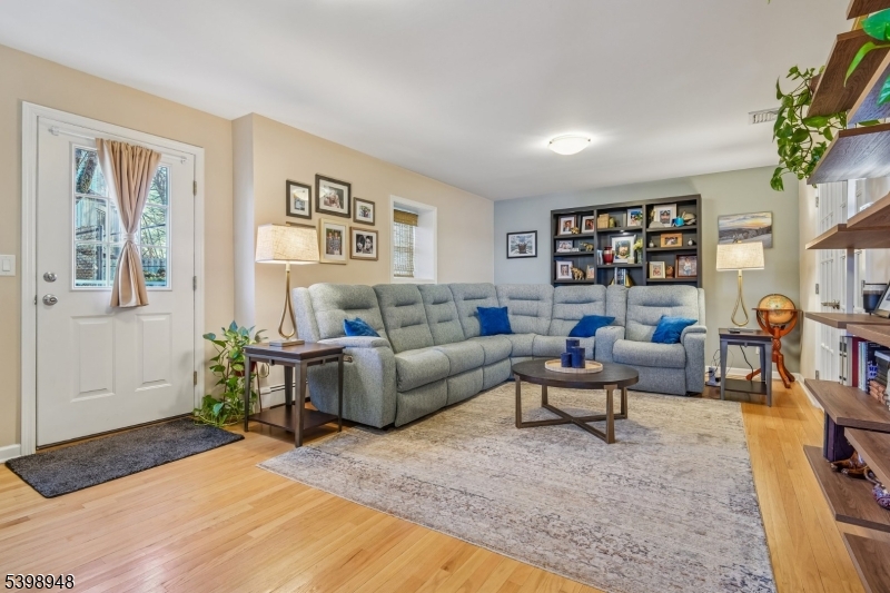 Roxbury Twp., New Jersey, 07850, United States, 4 Bedrooms Bedrooms, ,3 BathroomsBathrooms,Residential,For Sale,2003498