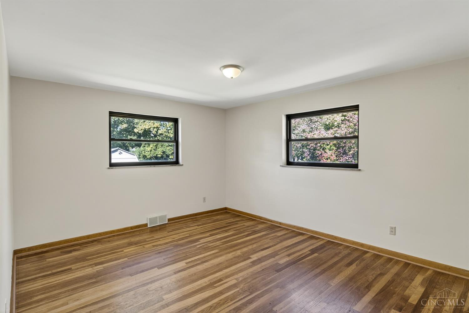 Madeira, Ohio, 45243, United States, 3 Bedrooms Bedrooms, ,2 BathroomsBathrooms,Residential,For Sale,1971231