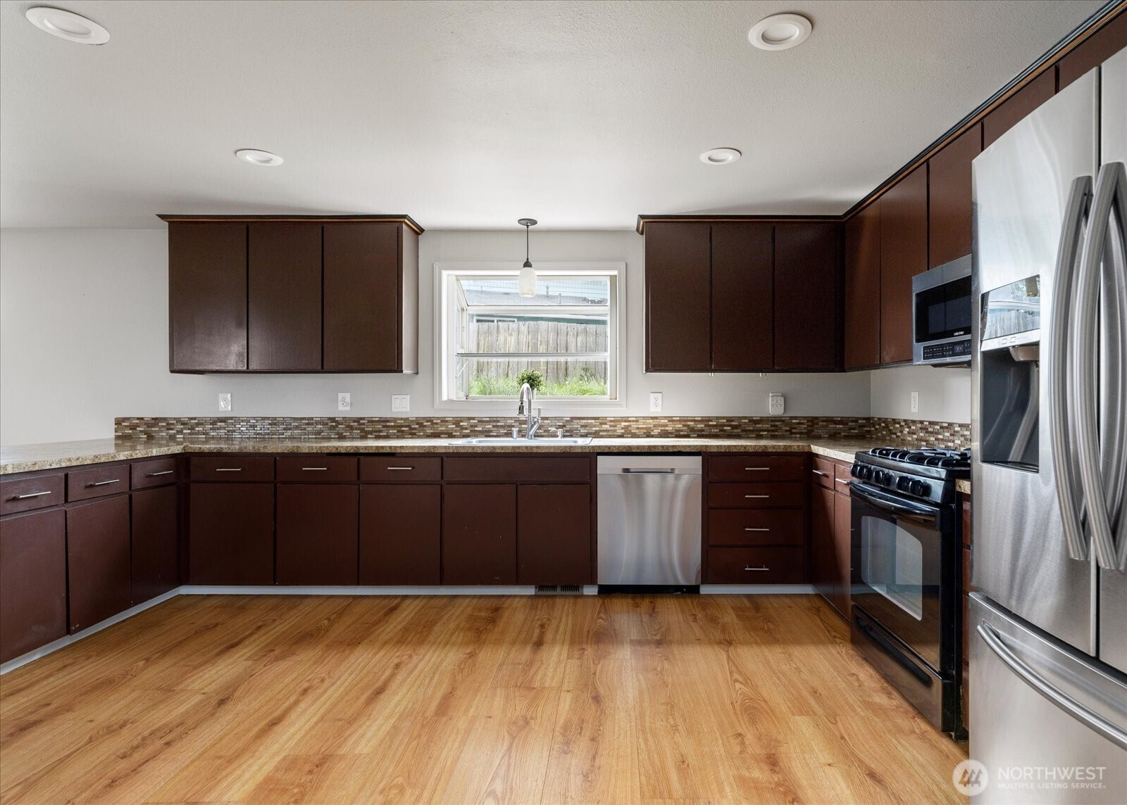 Oak Harbor, Washington, 98277, United States, 3 Bedrooms Bedrooms, ,2 BathroomsBathrooms,Residential,For Sale,1996156